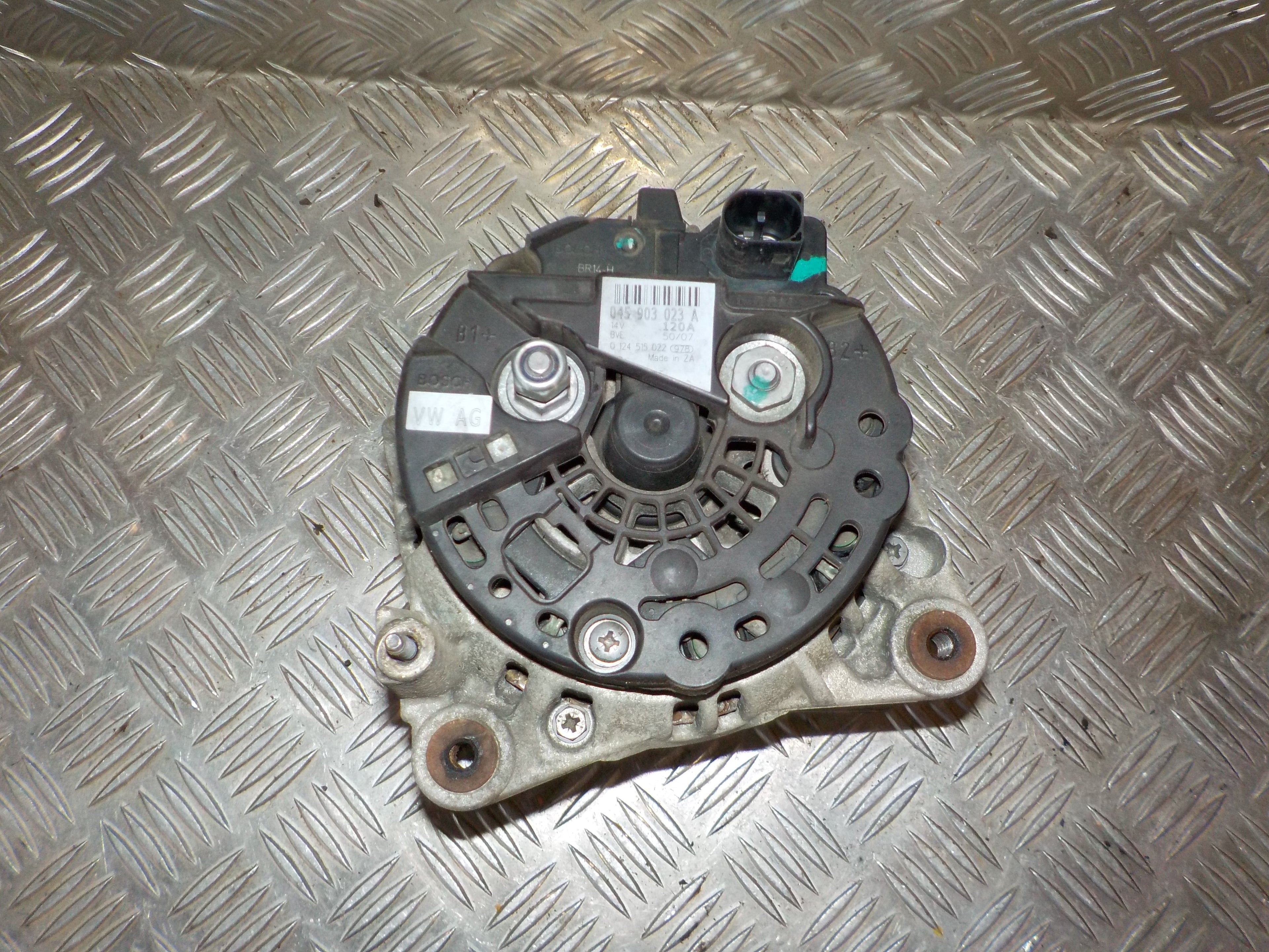 Skoda Fabia Generator Med OEM Nr. 045903023F Fra Skoda Ophugger