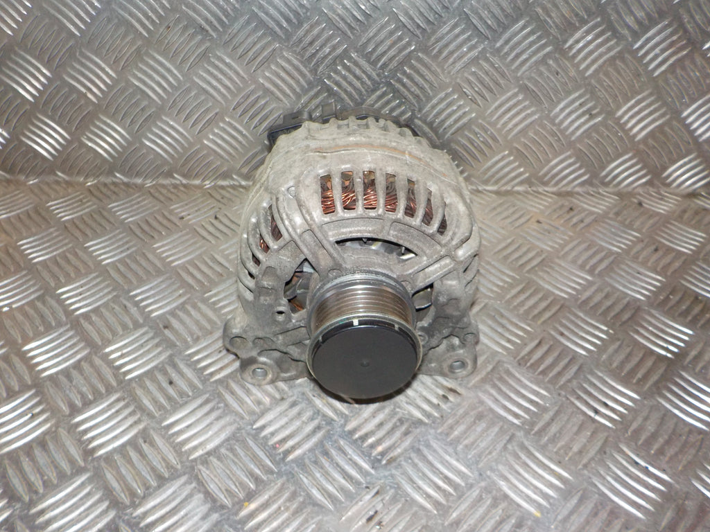 Skoda Fabia Generator Med OEM Nr. 045903023F Fra Skoda Ophugger