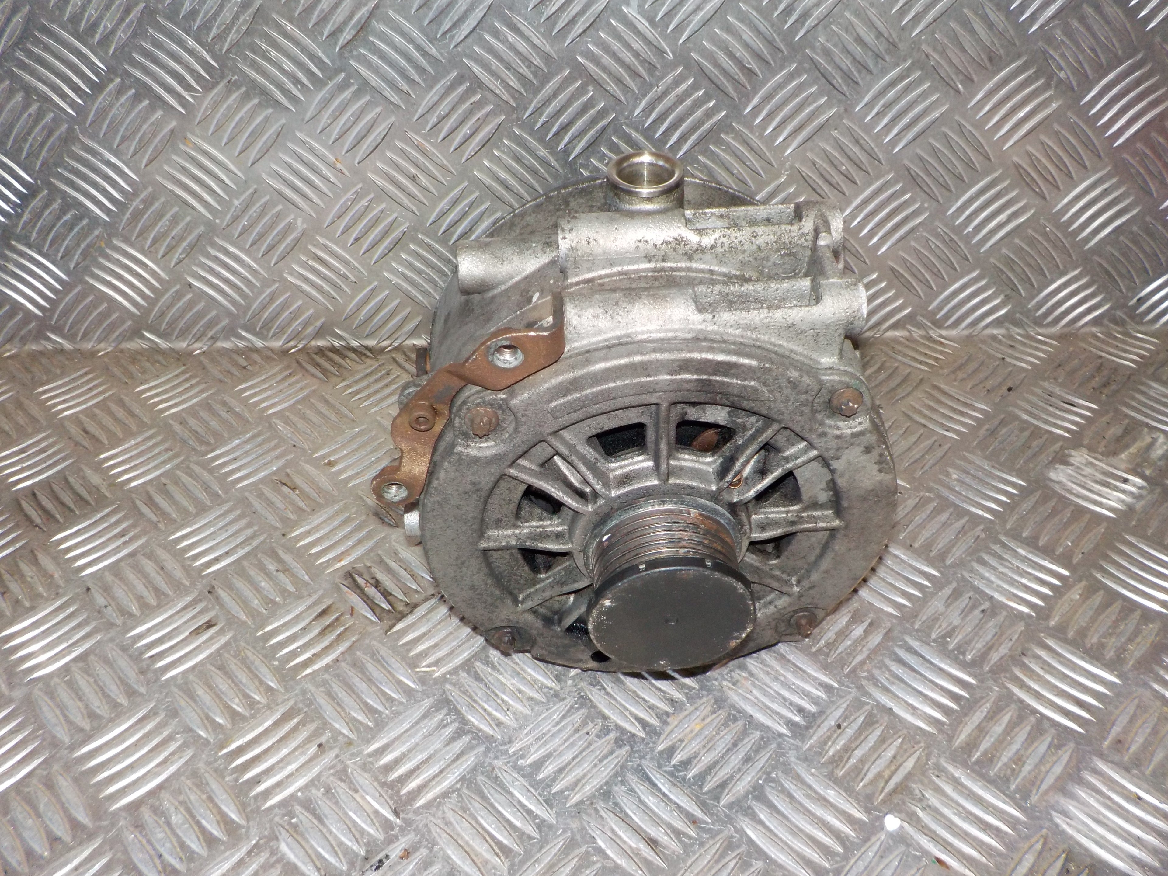 Mercedes C W203 Generator Med OEM Nr. A0001502550 Fra Mercedes Ophugger