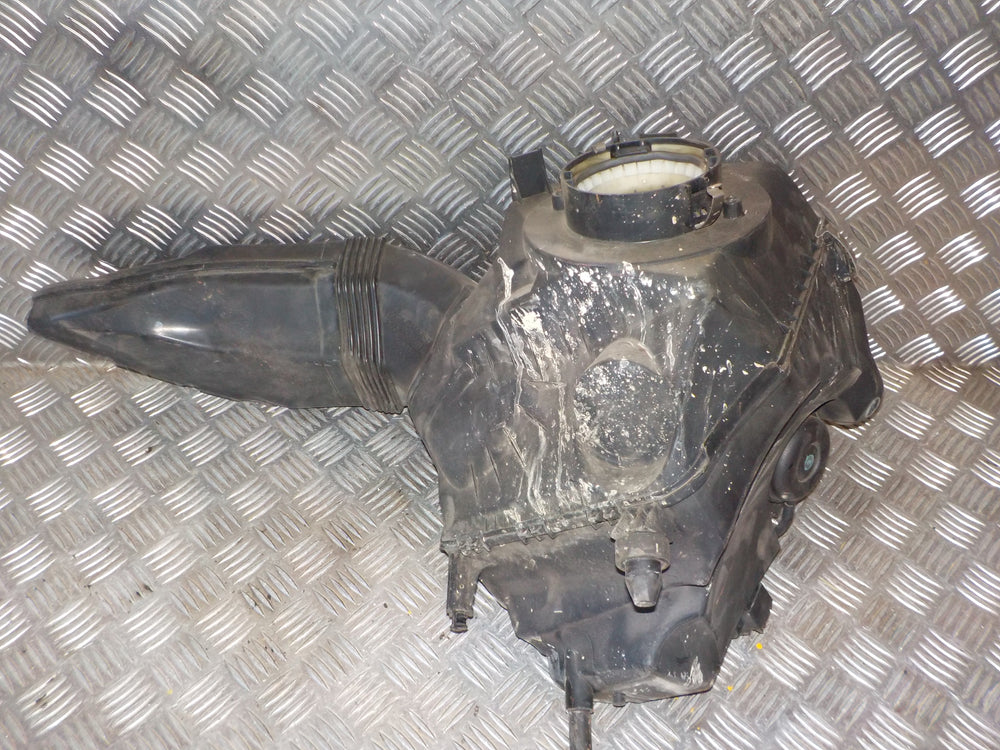 Audi A6 Luftfilterkasse  Med OEM Nr. 4F0133837BB Fra Audi Ophugger