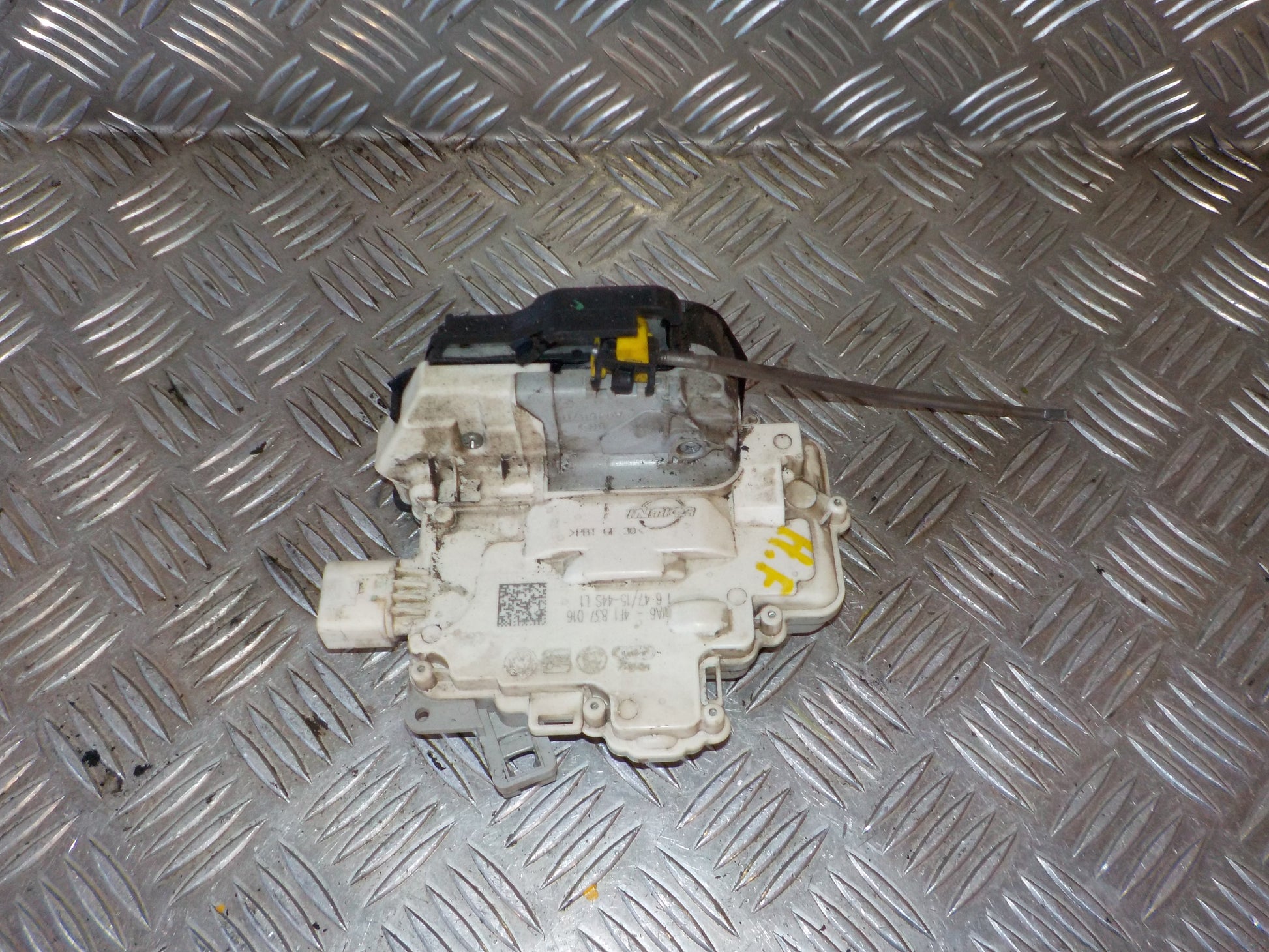 Audi A6 Dørlås Med OEM Nr. 4F1837016 Fra Audi Ophugger