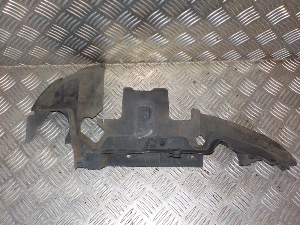Audi A6 Kølerkappe Med OEM Nr. 4F0121283 Fra Audi Ophugger