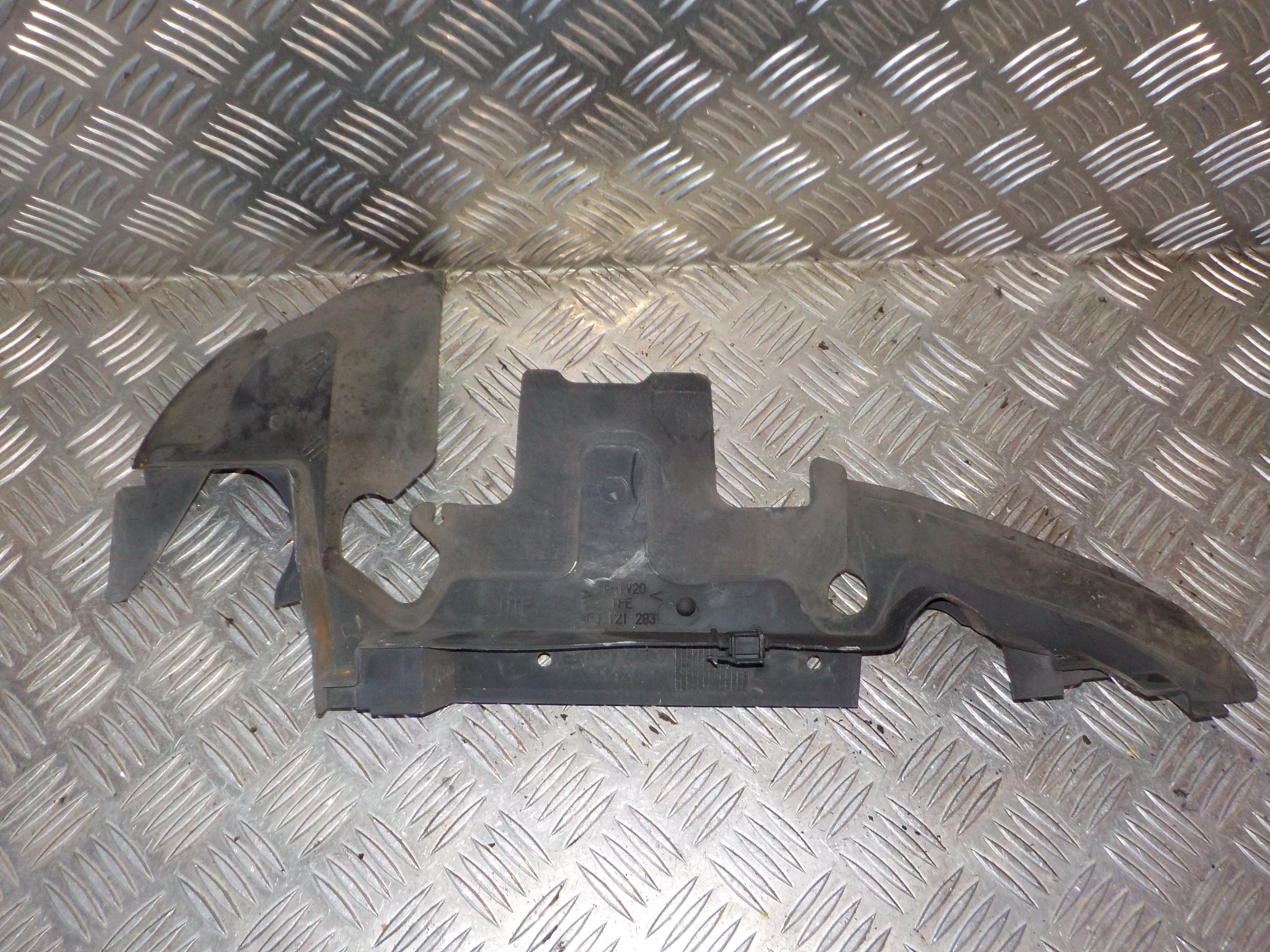 Audi A6 Kølerkappe Med OEM Nr. 4F0121283 Fra Audi Ophugger