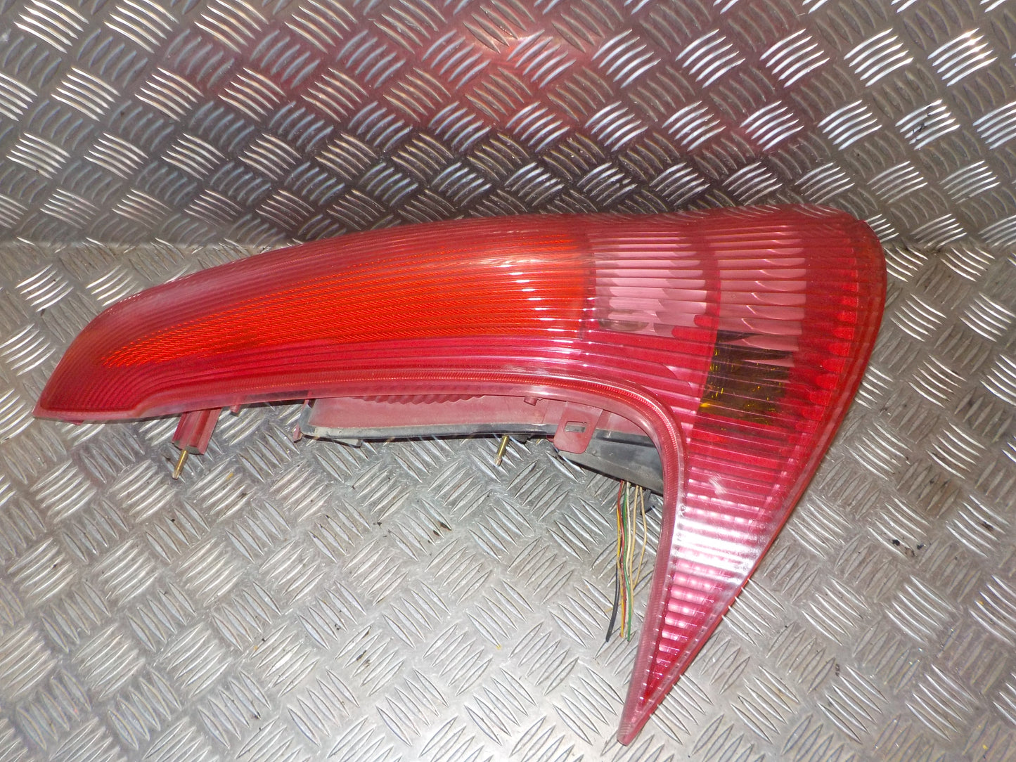 Peugeot 206 Baglygte Med OEM Nr. 9641540677 Fra Peugeot Ophugger