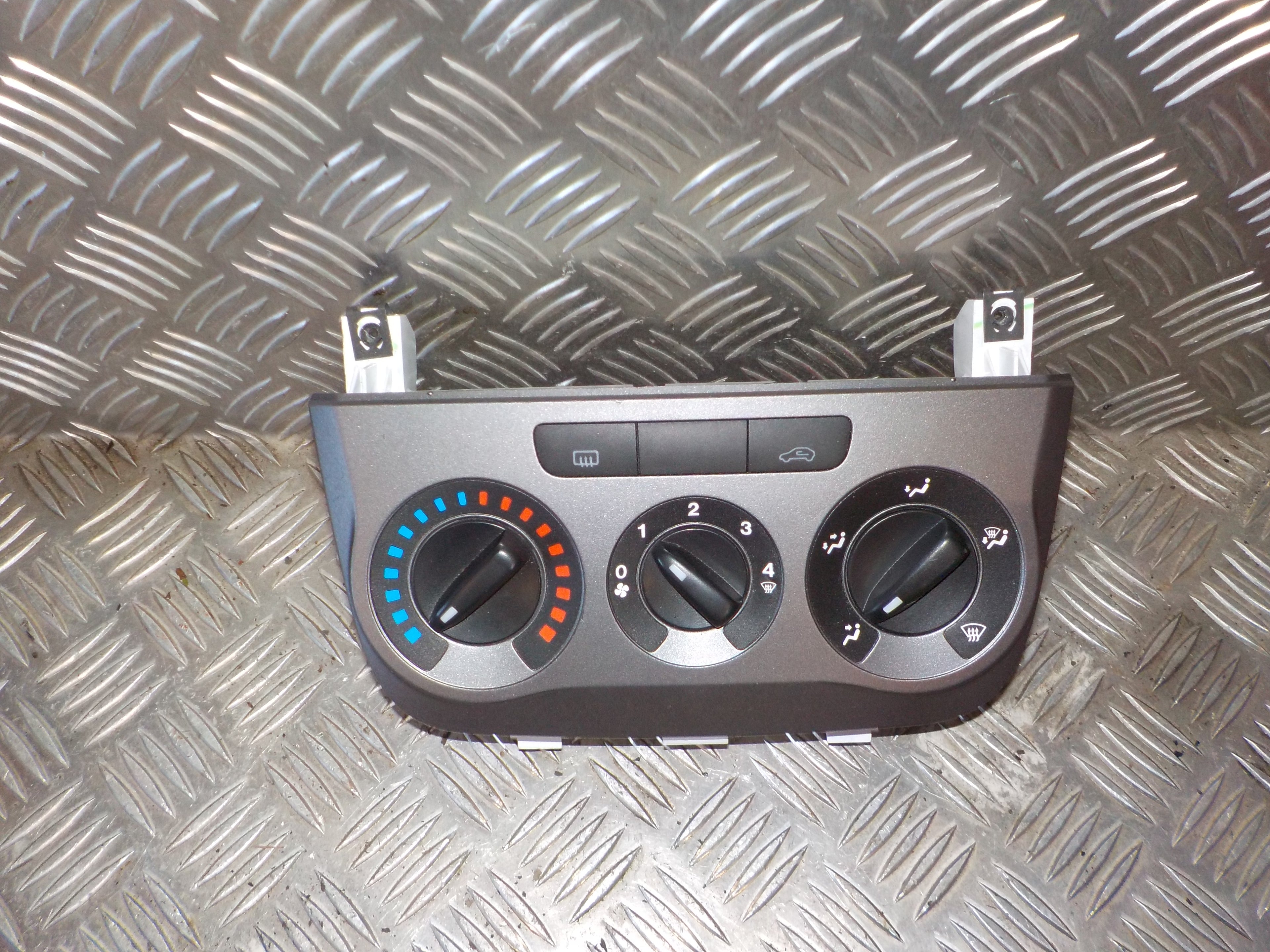 Fiat Punto Evo Varmeregulering Med OEM Nr. 735548357 Fra Fiat Ophugger