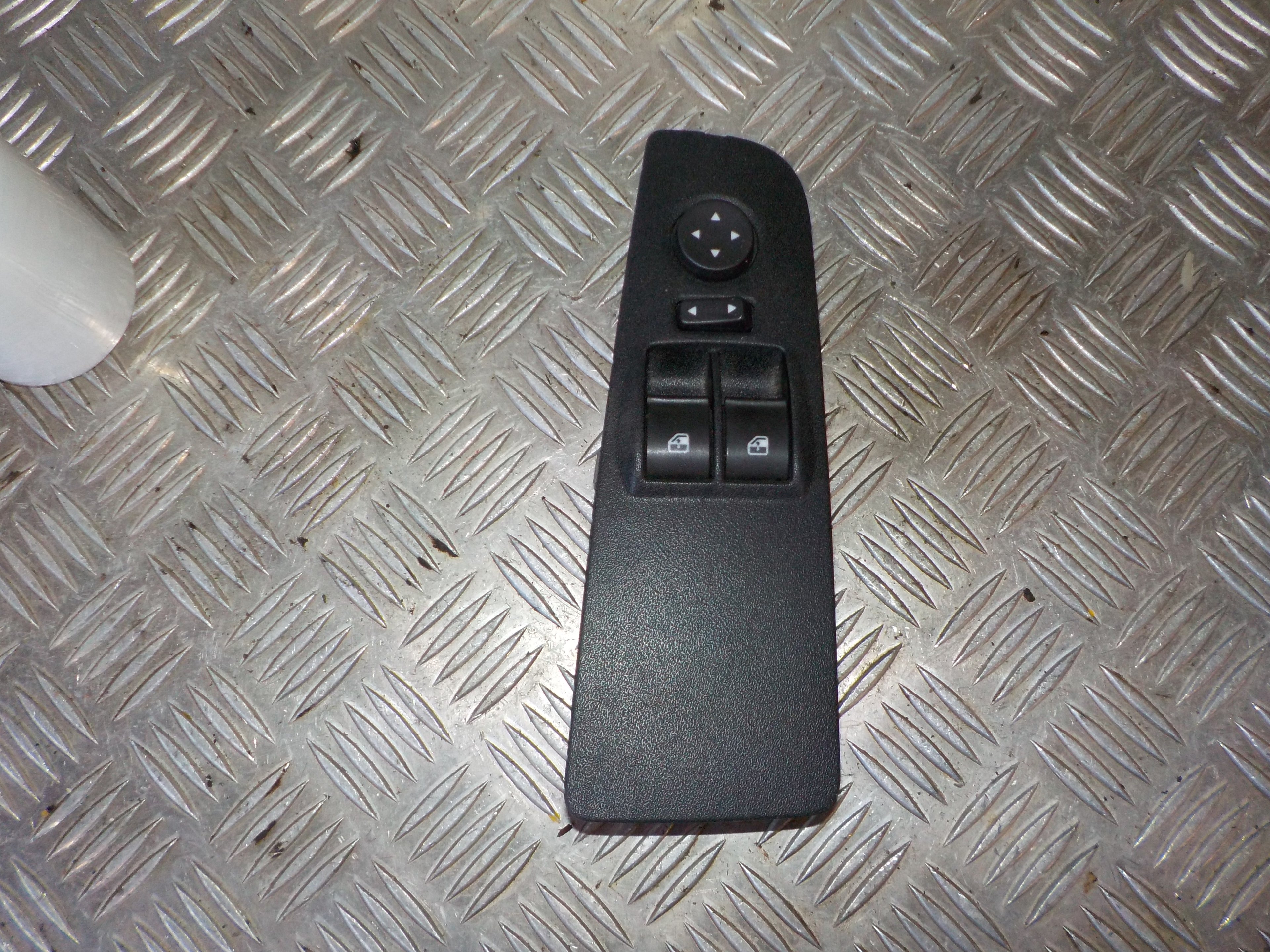 Fiat Punto Evo Kontakt Rudehejs Med OEM Nr. 15912C Fra Fiat Ophugger