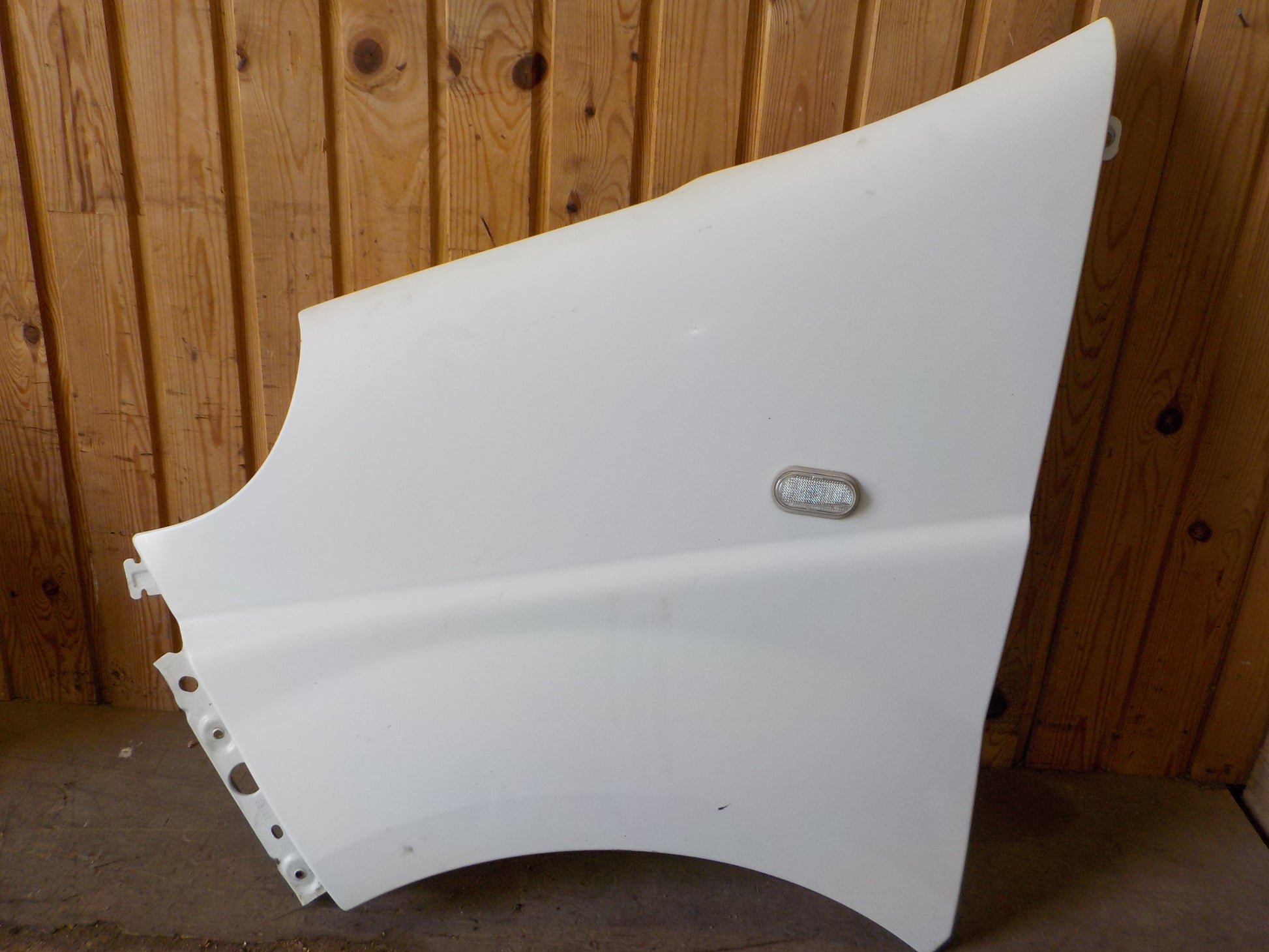 Renault Trafic 1 Forskærm V Med OEM Nr. 7782524451 Fra Renault Ophugger
