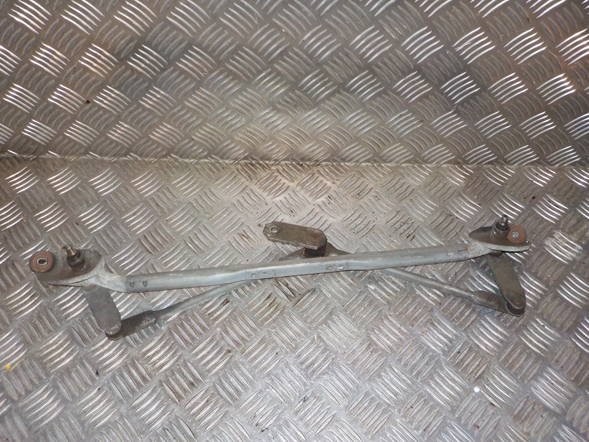Toyota Corolla E12 Viskertræk Med OEM Nr. 8515002130 Fra Toyota Ophugger