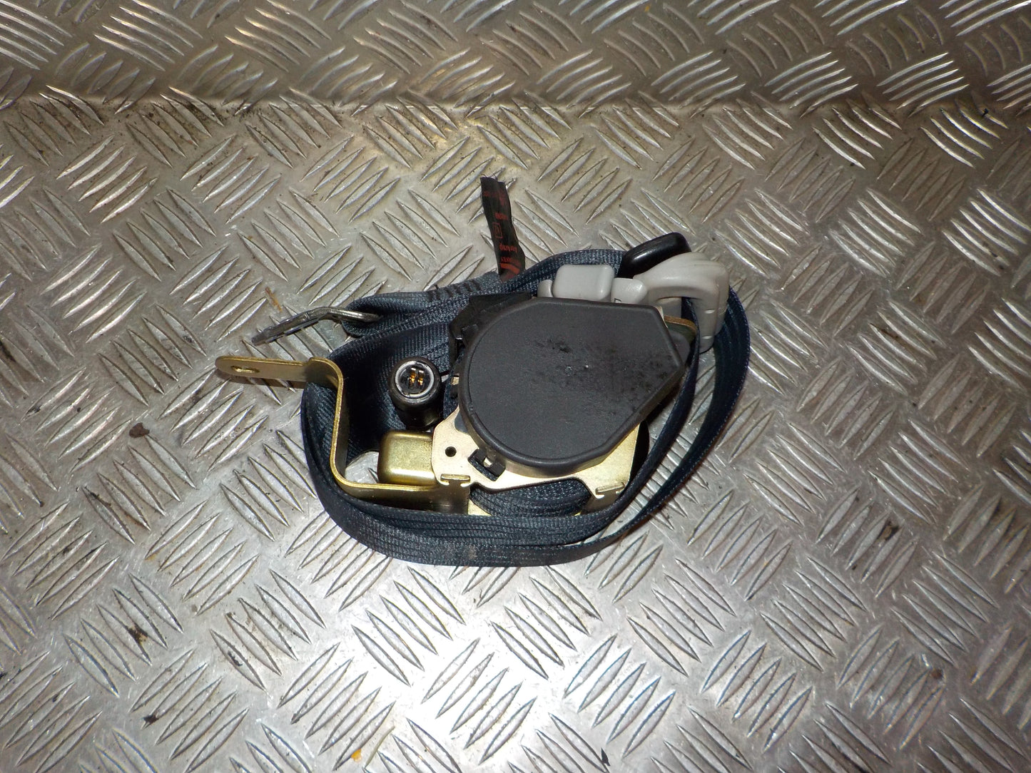 Toyota Corolla E12 Sikkerhedsseler For Med OEM Nr. 7321002202 Fra Toyota Ophugger