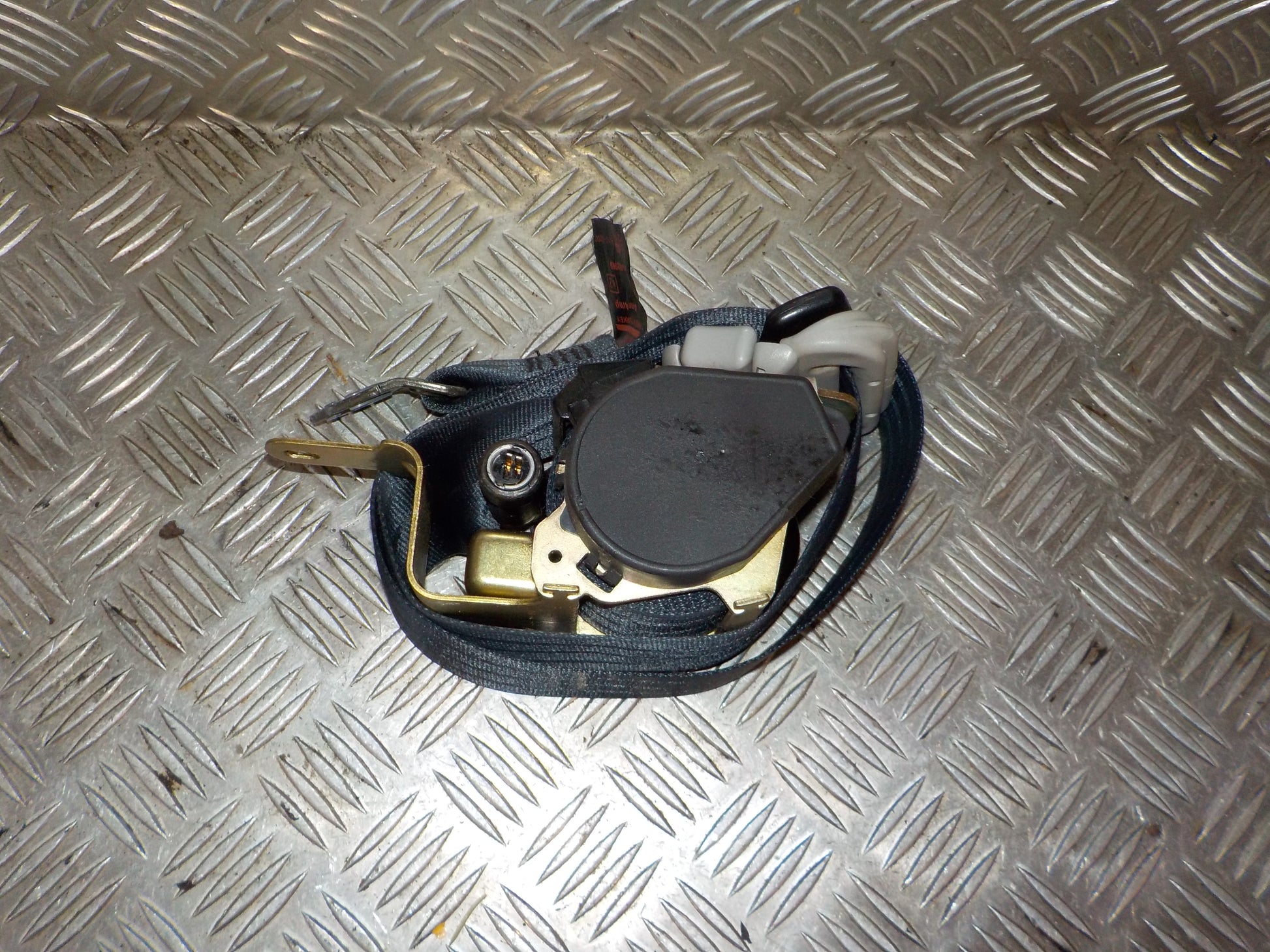 Toyota Corolla E12 Sikkerhedsseler For Med OEM Nr. 7321002202 Fra Toyota Ophugger