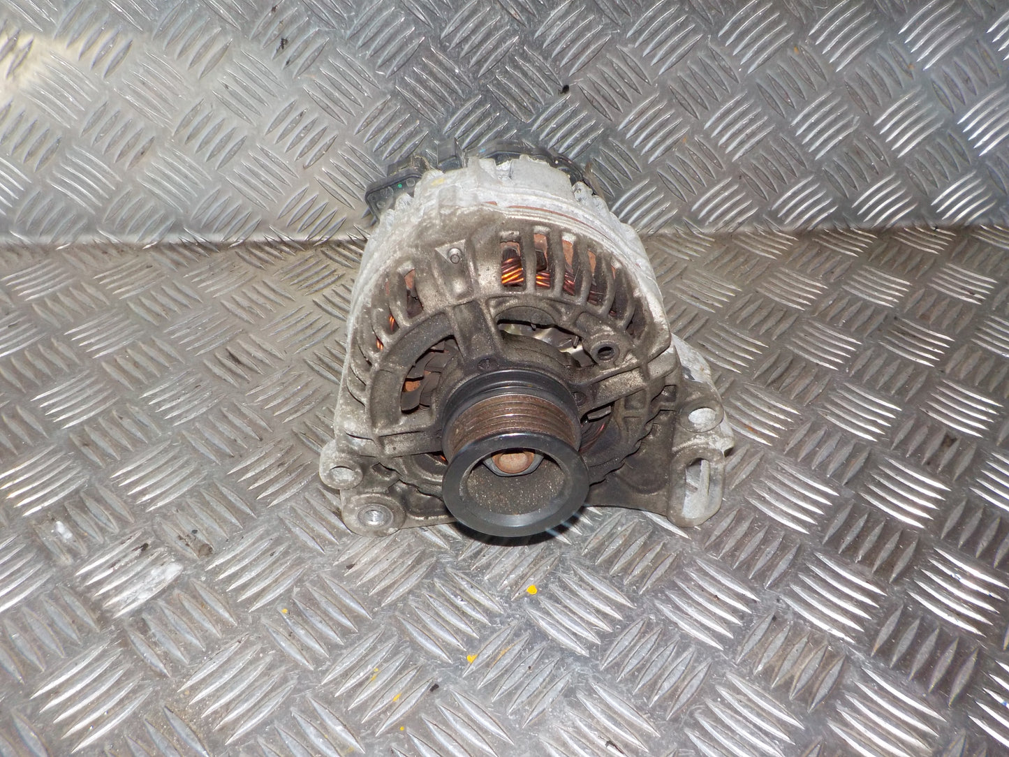 VW Polo 9N Generator Med OEM Nr. 0986041310 Fra VW Ophugger