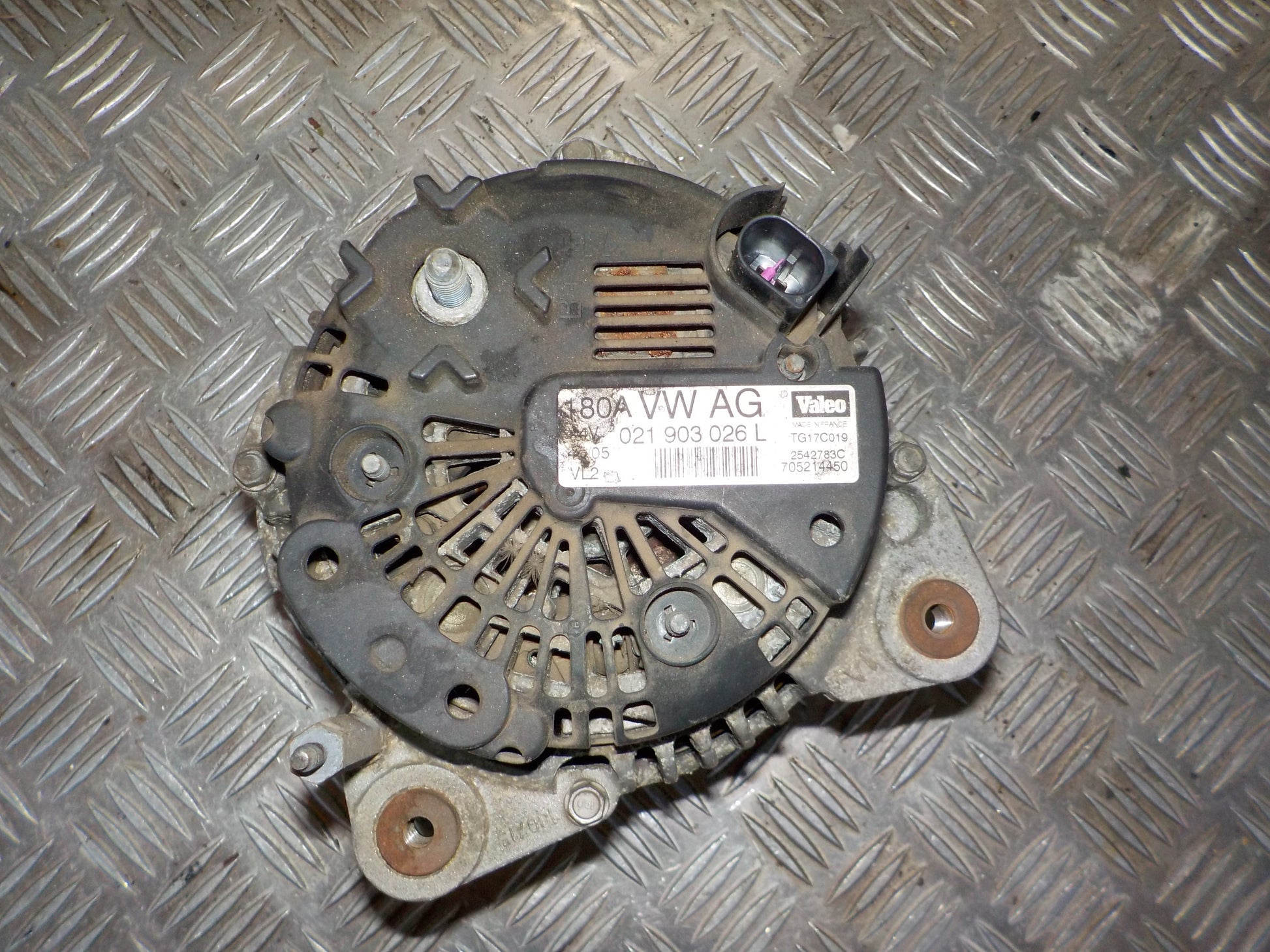 VW Touran 1T GP Generator Med OEM Nr. 021903026L Fra VW Ophugger