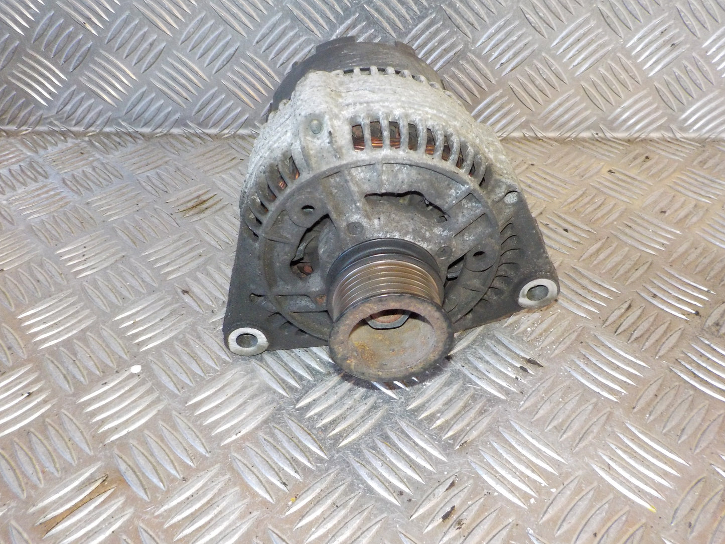 Mercedes E W210 Generator Med OEM Nr. 0101555502 Fra Mercedes Ophugger