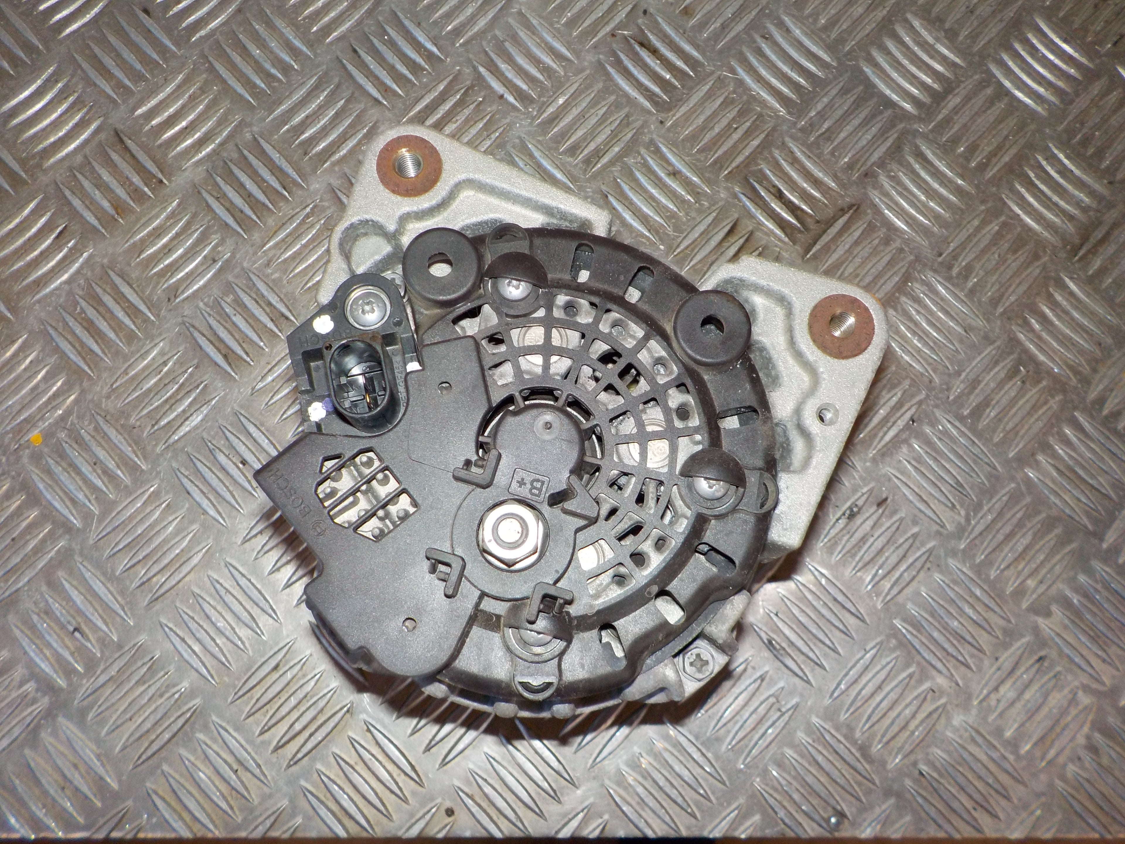 VW Up Generator Med OEM Nr. 04C903023DX Fra VW Ophugger