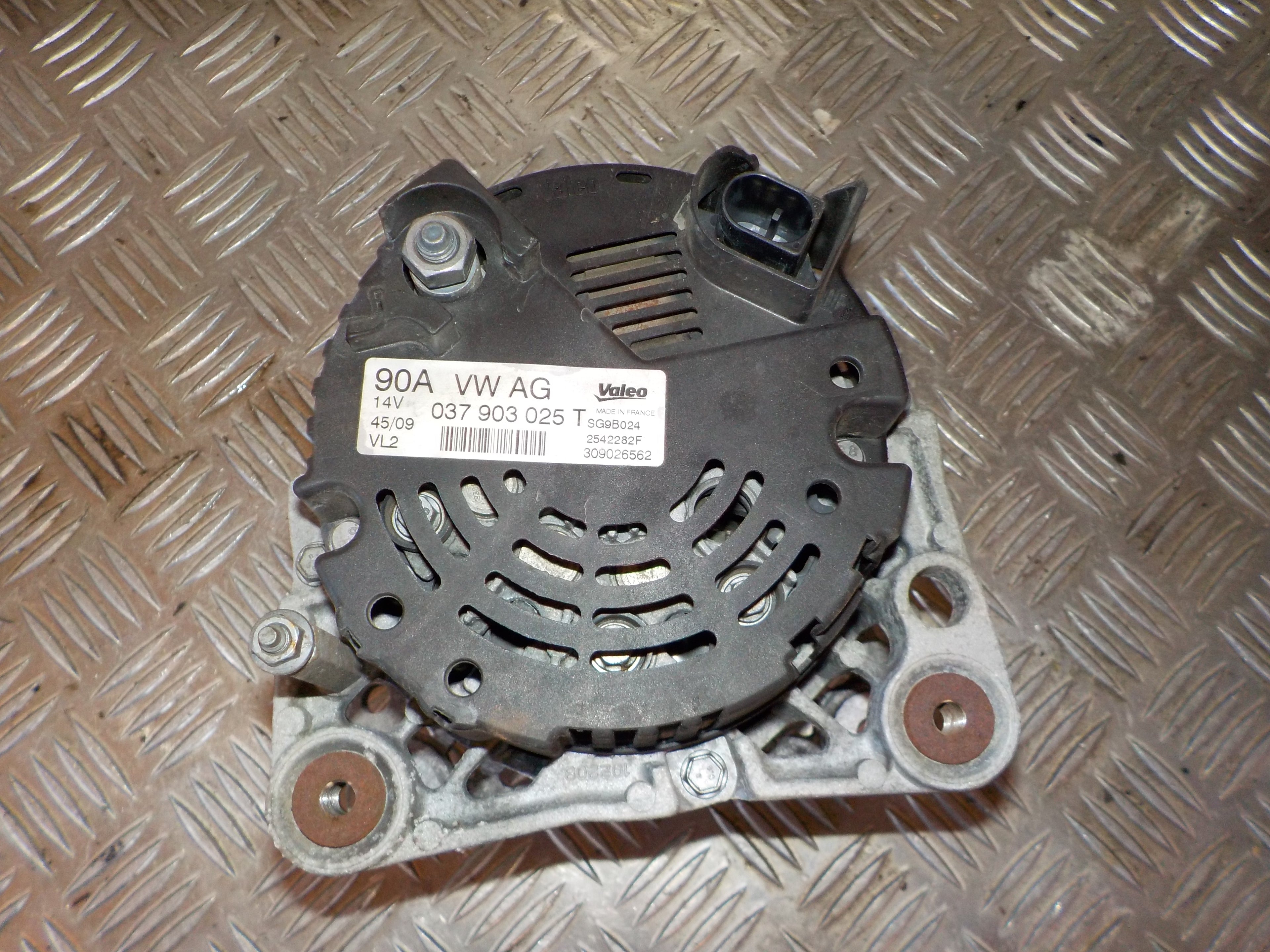 Seat Ibiza Generator Med OEM Nr. 037903025T Fra Seat Ophugger