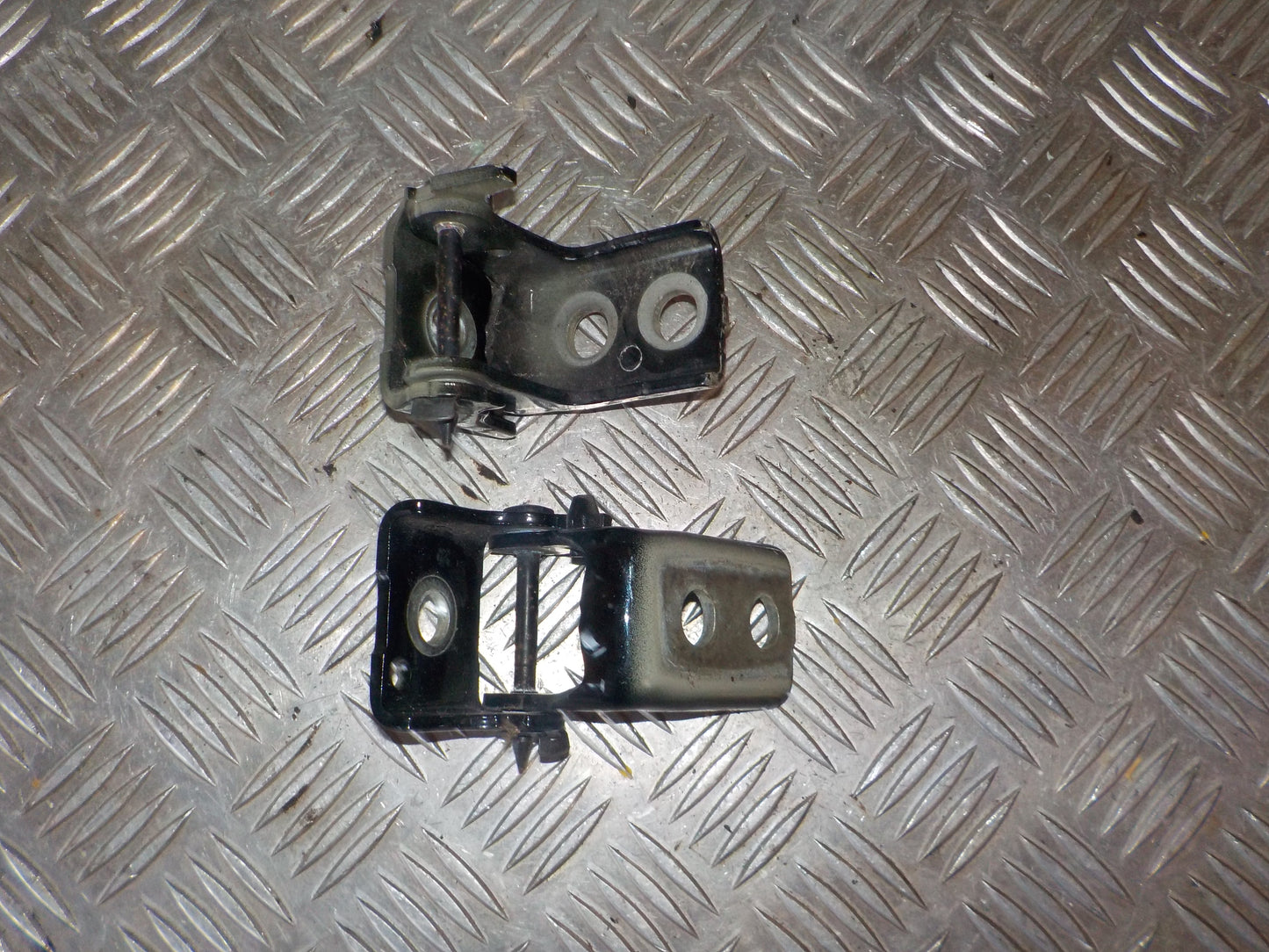 Peugeot 208 Dørhængsel Øverste Med OEM Nr. Ophugger Fra Peugeot Ophugger