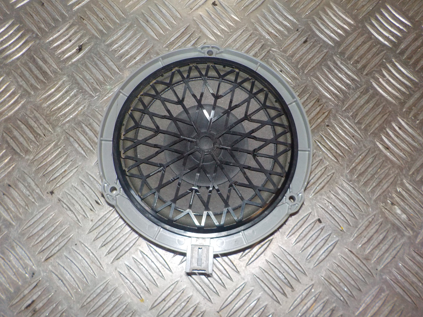 Peugeot 208 Højttaler Med OEM Nr. 9809320280 Fra Peugeot Ophugger