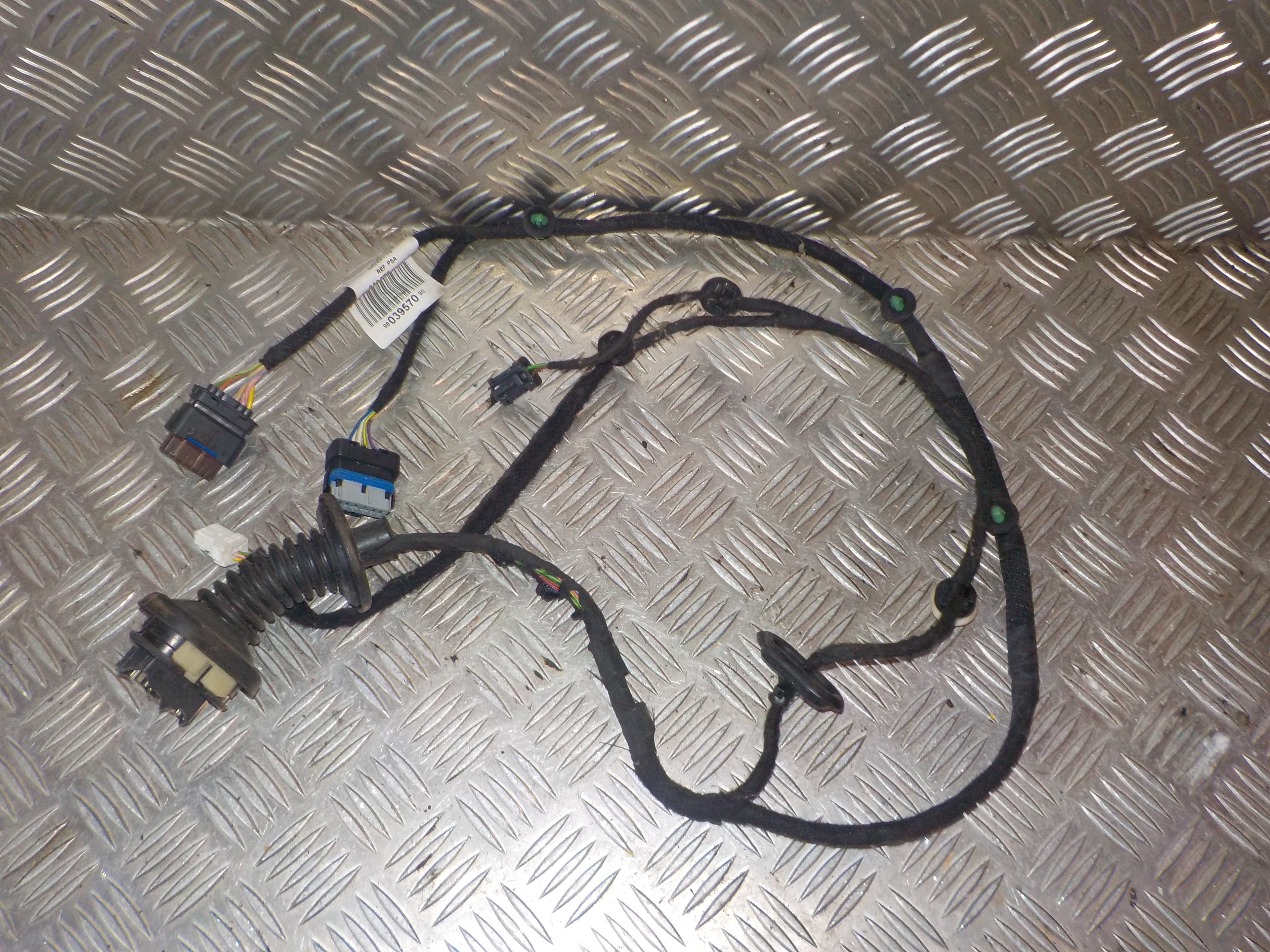 Peugeot 208 Ledningsnet Dør Med OEM Nr. 9803957080 Fra Peugeot Ophugger
