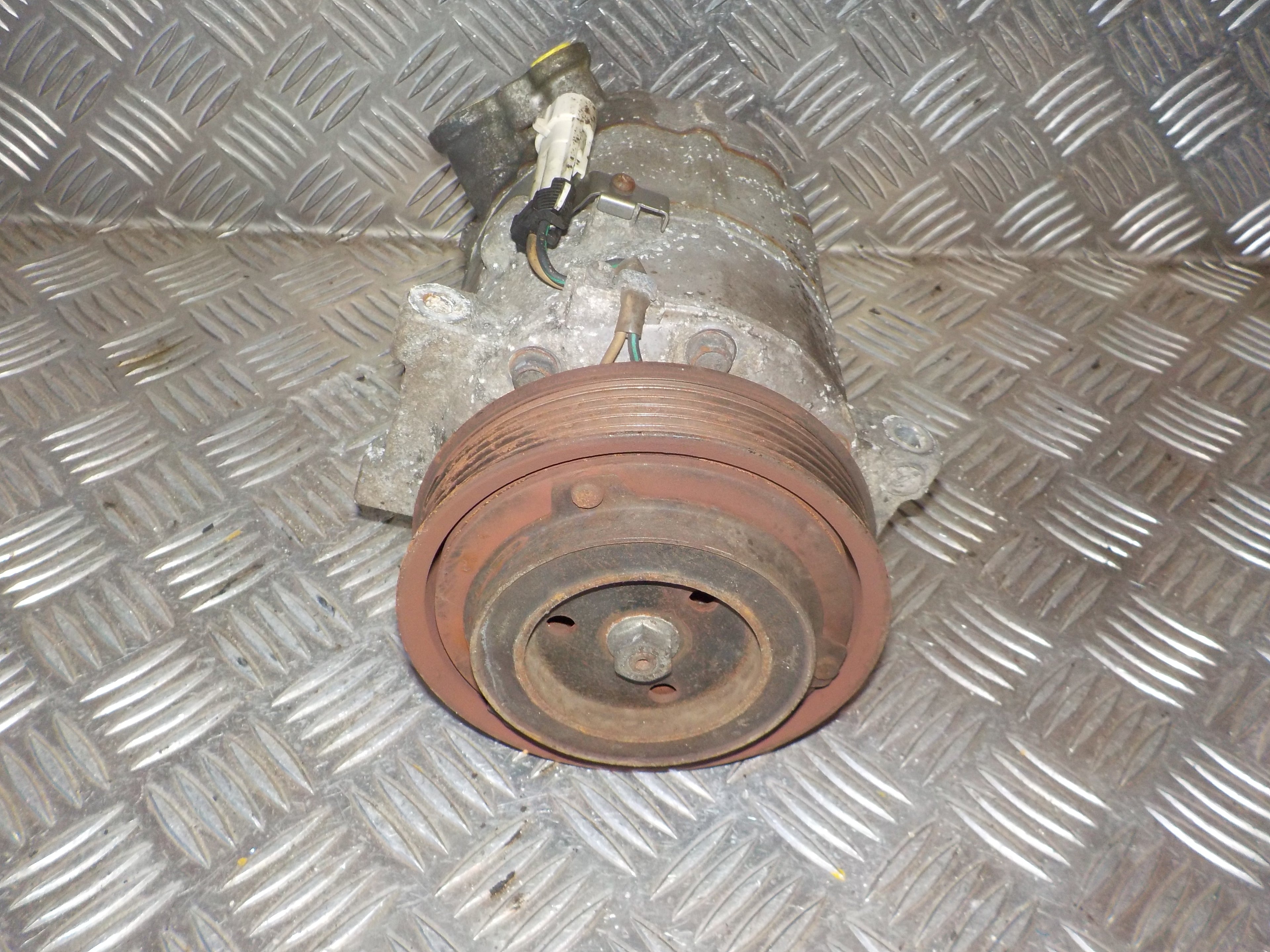 Saab 9-3 Aircondition Pumpe Med OEM Nr. P1314050 Fra Saab Ophugger