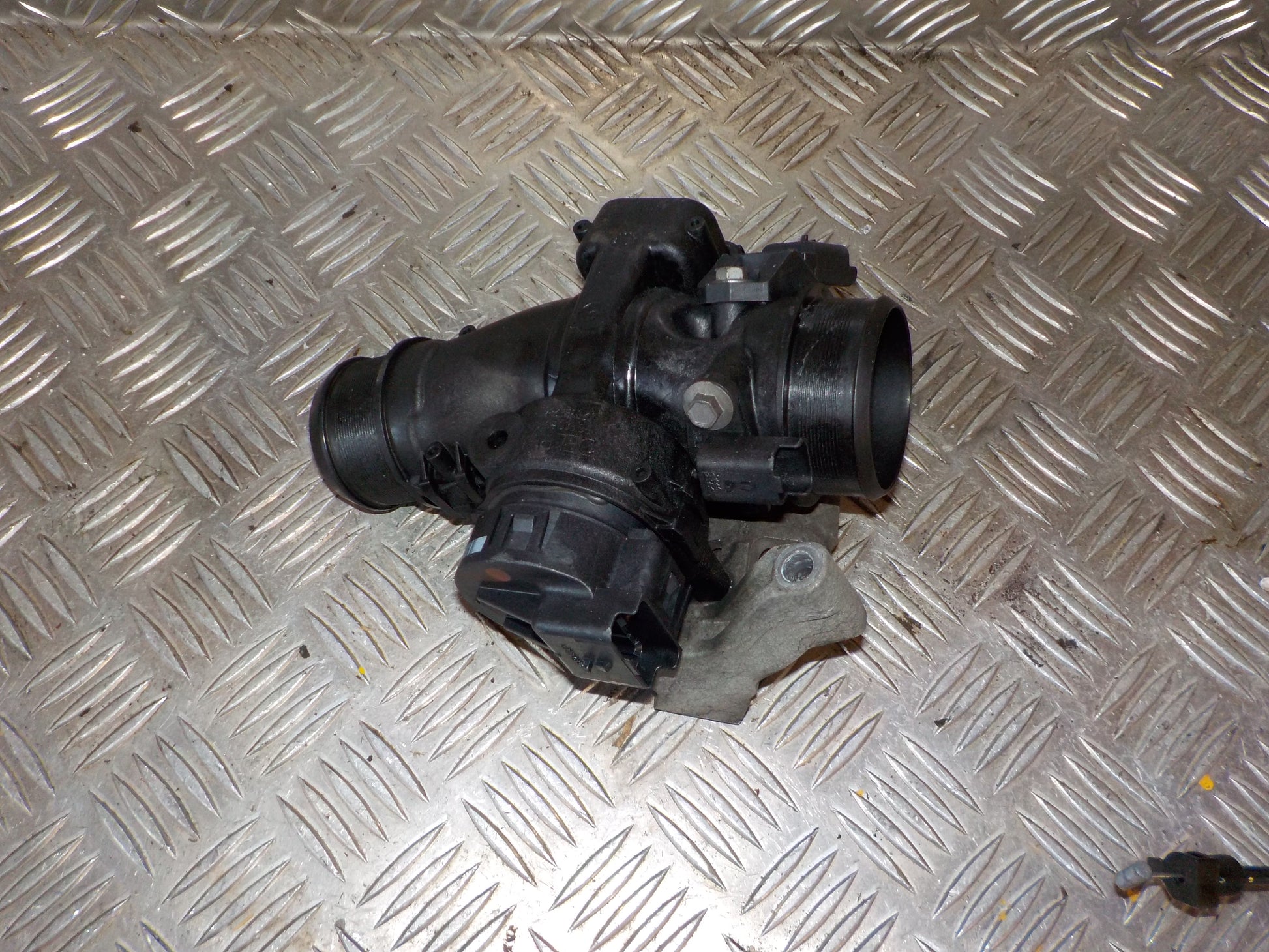 Peugeot 207 Spjældhus Med OEM Nr. 9660030380 Fra Peugeot Ophugger