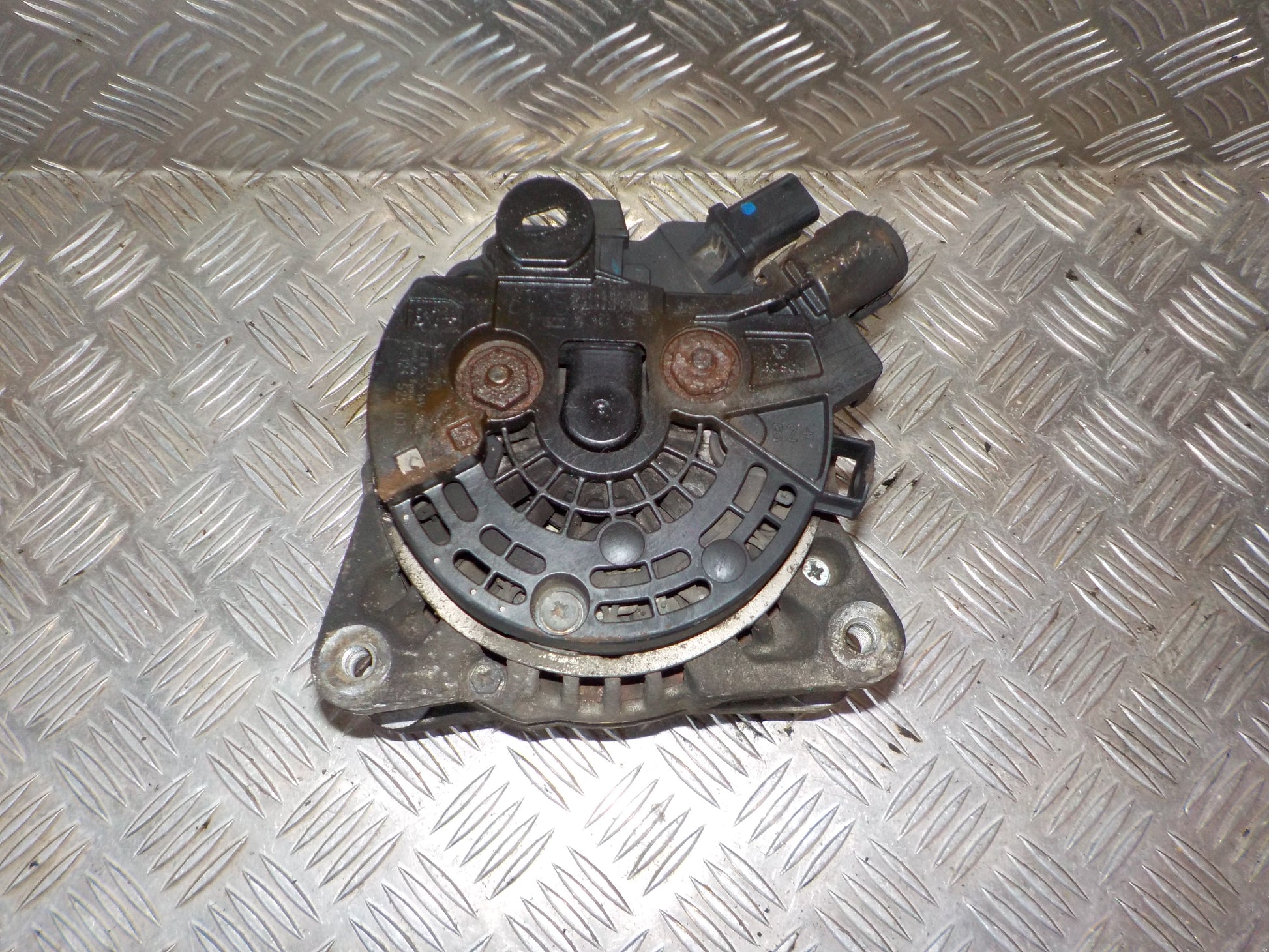 Peugeot 207 Generator Med OEM Nr. 5702C2 Fra Peugeot Ophugger