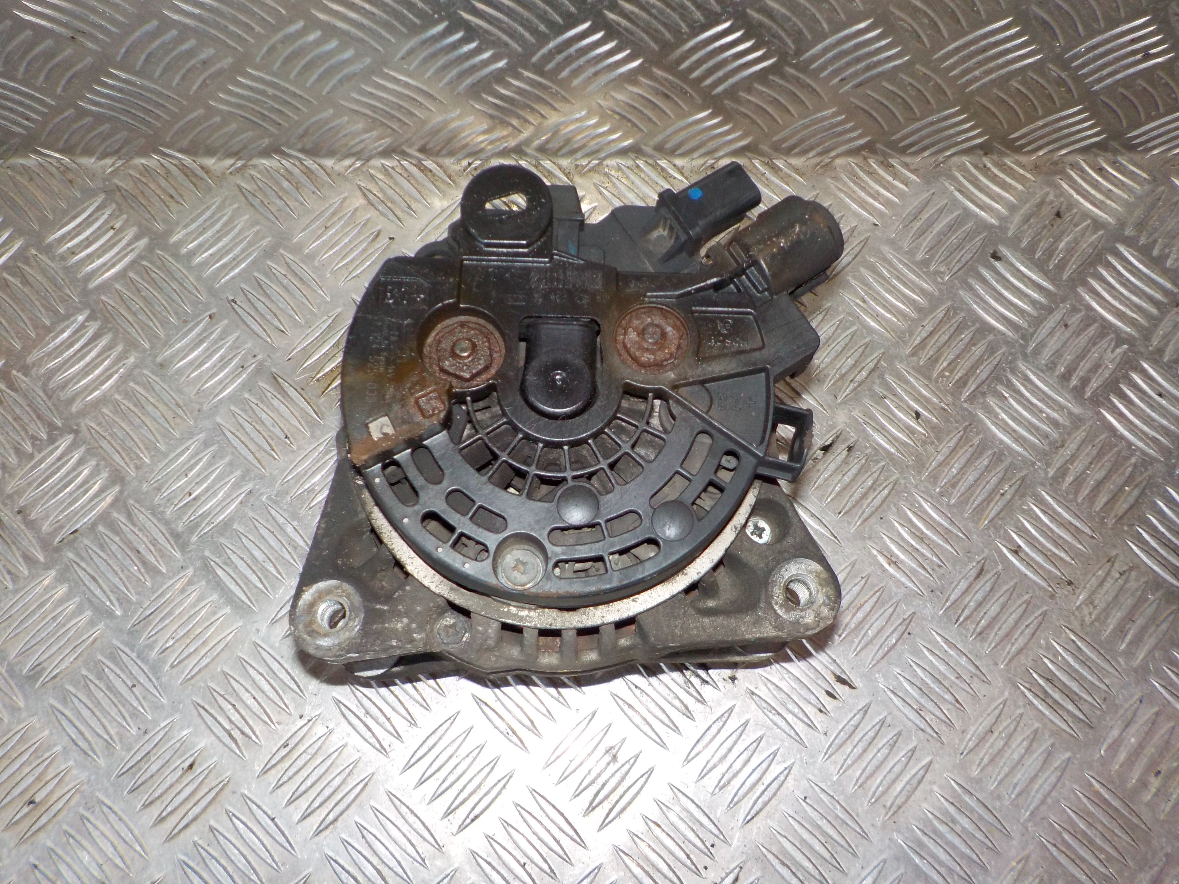 Peugeot 207 Generator Med OEM Nr. 96460654 Fra Peugeot Ophugger
