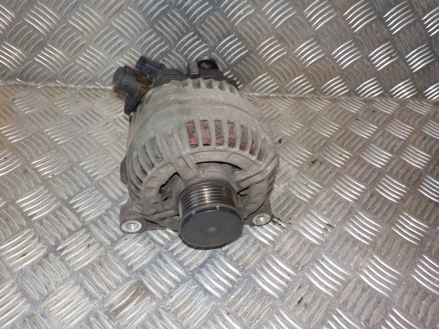 Peugeot 207 Generator Med OEM Nr. 5702C2 Fra Peugeot Ophugger