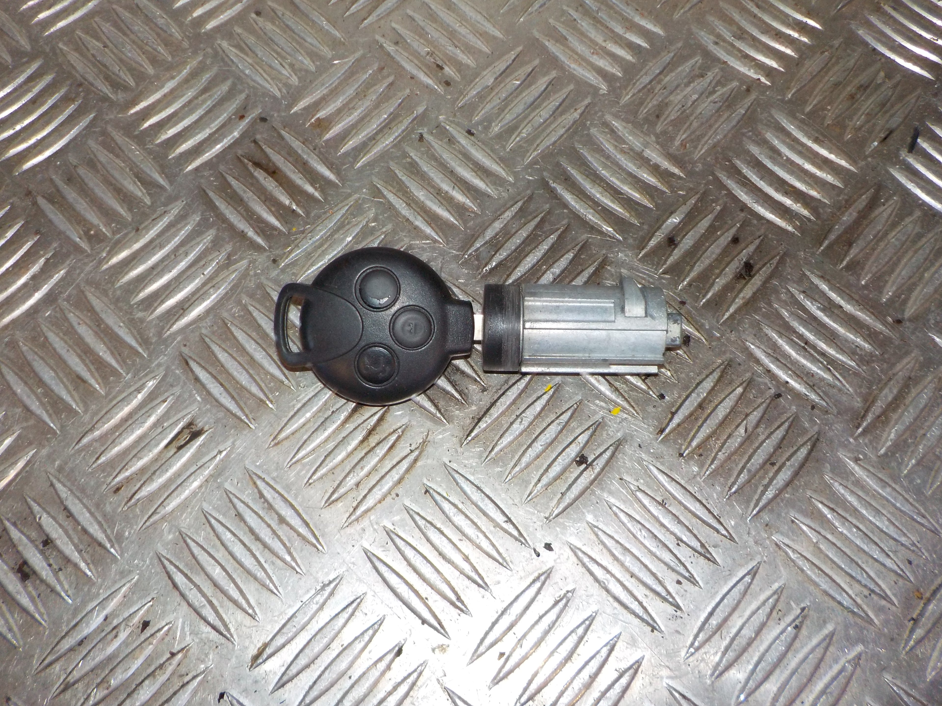 Smart Fortwo W451 Ratlås Med OEM Nr. 4517660030 Fra Smart Ophugger