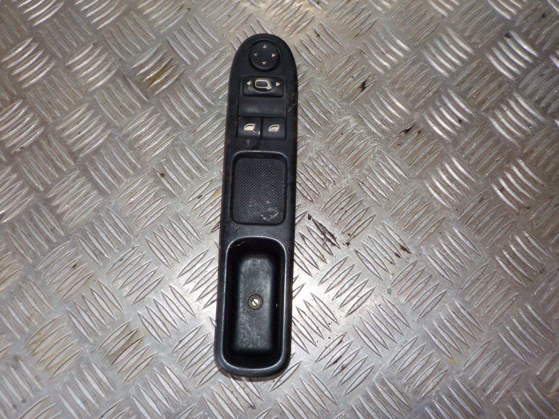 Peugeot 307 Kontakt Rudehejs Med OEM Nr. 96351622XT Fra Peugeot Ophugger