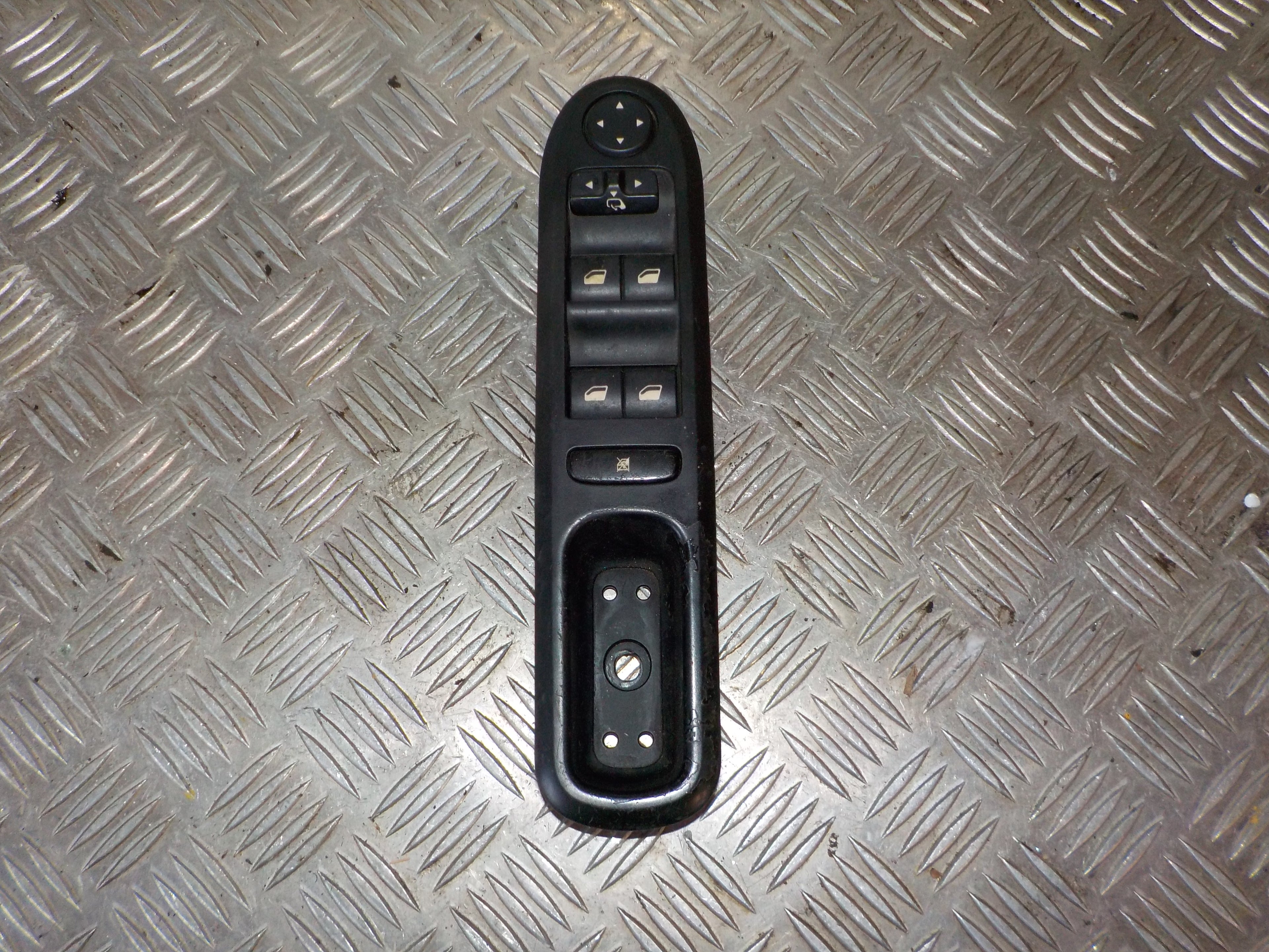 Peugeot 407 Kontakt Rudehejs Med OEM Nr. 96468704XT Fra Peugeot Ophugger