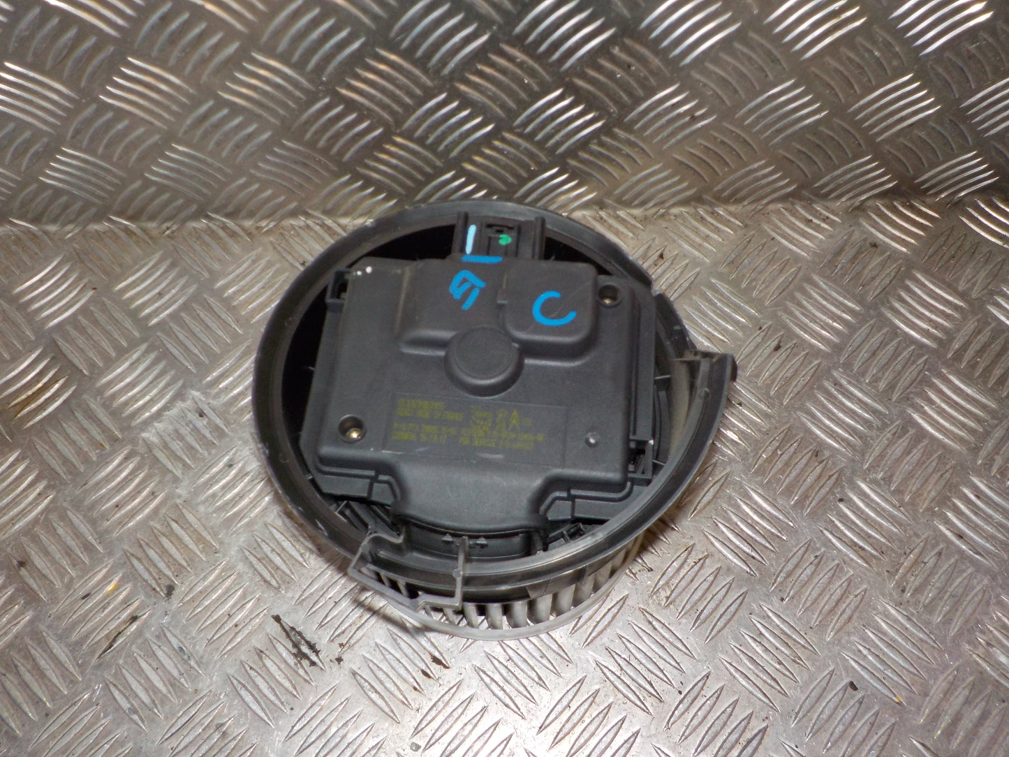 Peugeot 407 Varmeblæser Med OEM Nr. 77370605 Fra Peugeot Ophugger