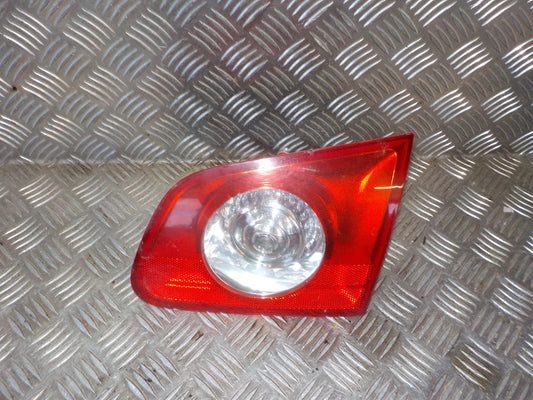 VW Passat 3C Baglygte Med OEM Nr. 3C9945094 Fra VW Ophugger