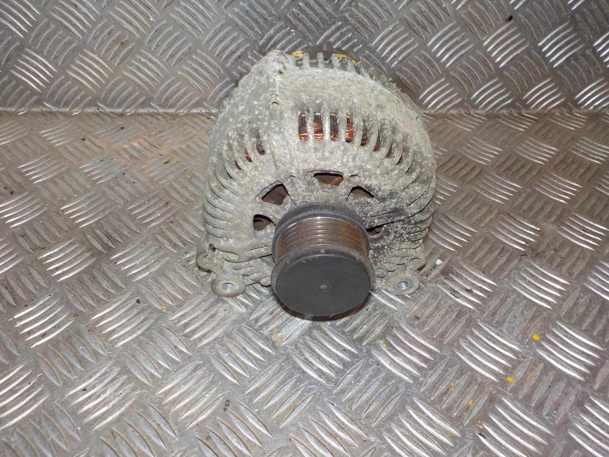 VW Passat 3C Generator Med OEM Nr. 021903026L Fra VW Ophugger