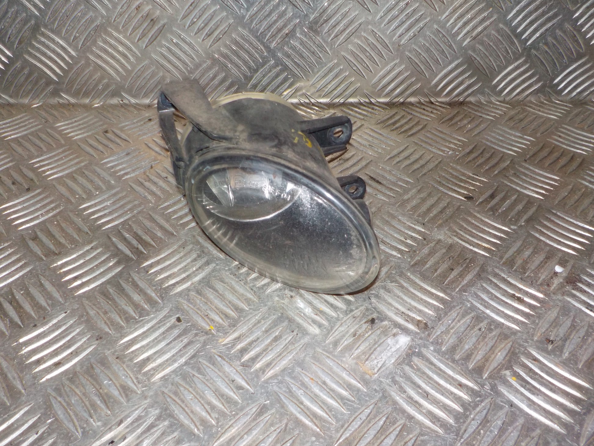 VW Passat 3C Tågelygte For Med OEM Nr. 3C0941700B Fra VW Ophugger