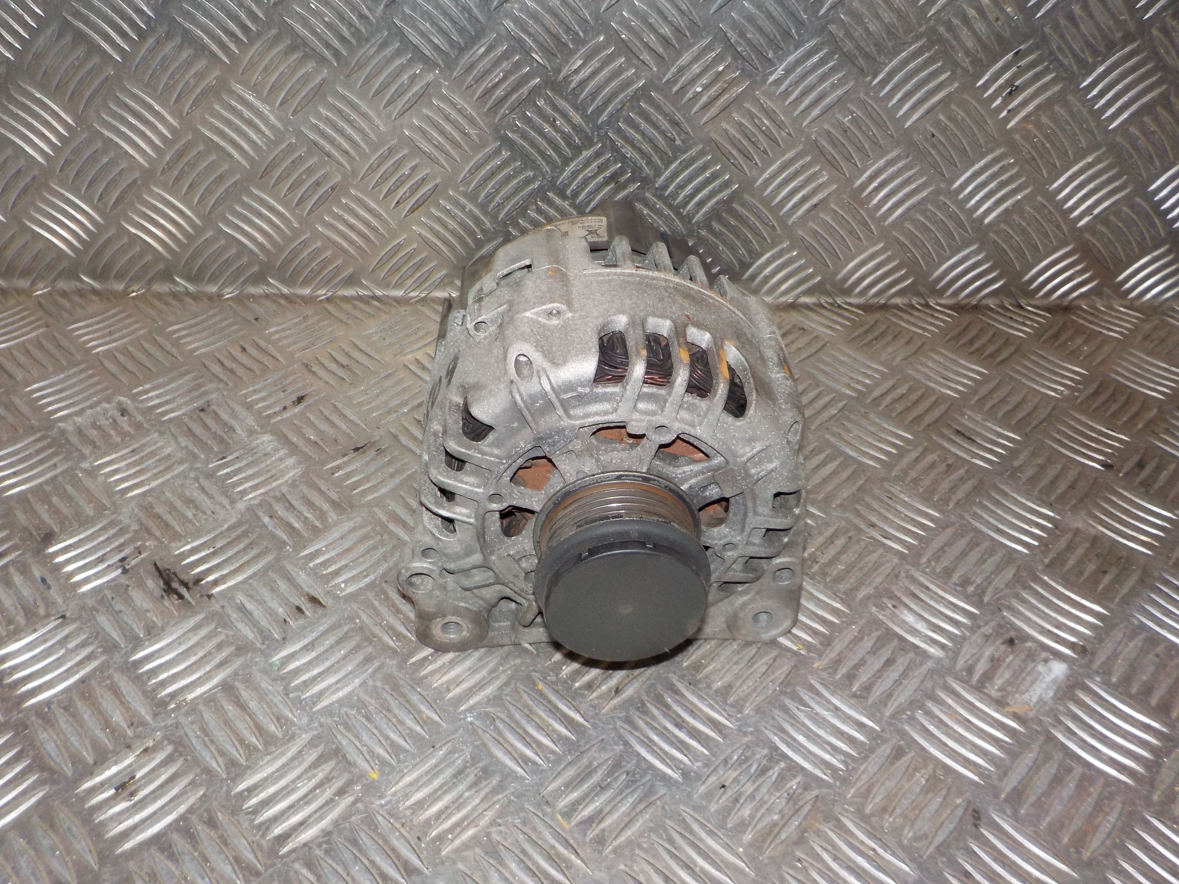 VW Passat 3B Generator Med OEM Nr. 437341 Fra VW Ophugger
