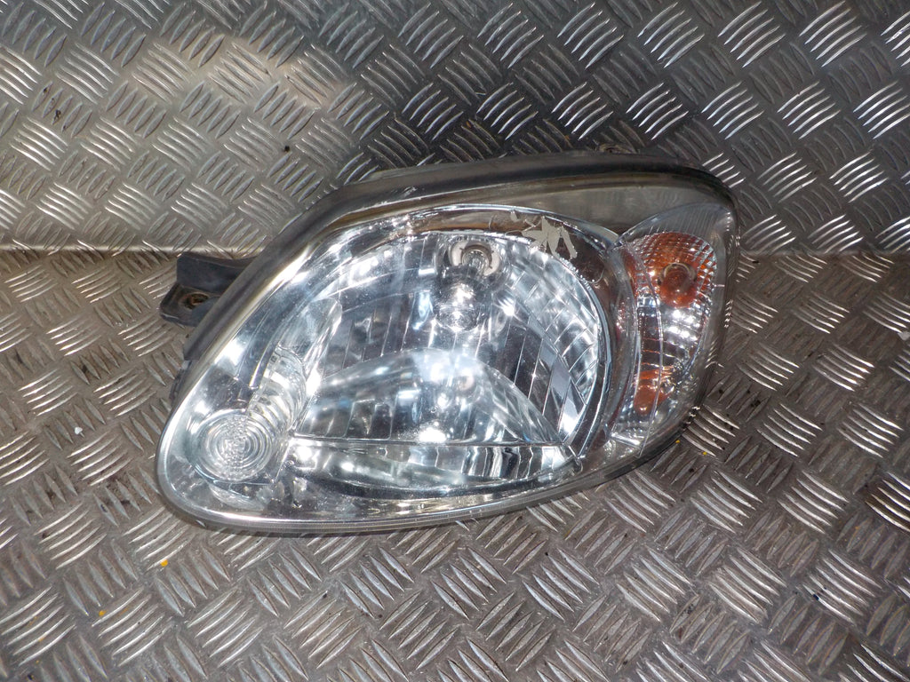 Hyundai Accent Forlygte Med OEM Nr. 9210125531 Fra Hyundai Ophugger