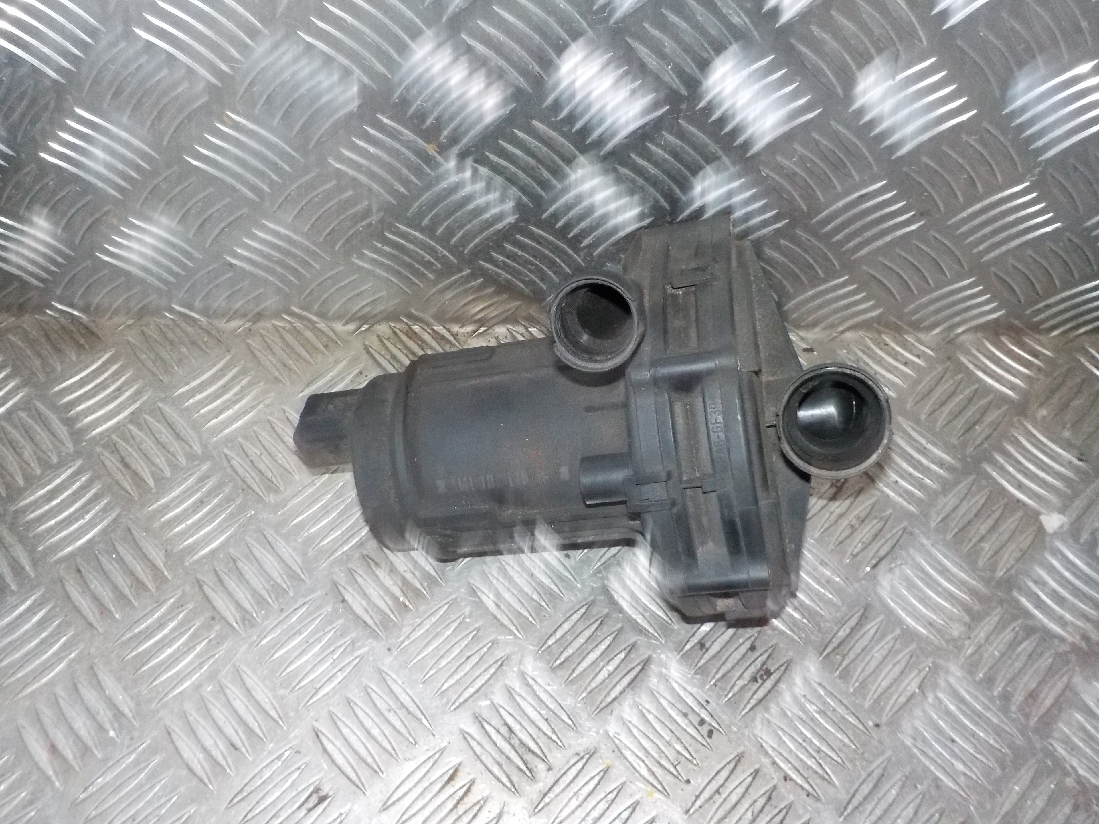 VW Golf 4 1J Katalysator Pumpe Med OEM Nr. 06A959253E Fra VW Ophugger