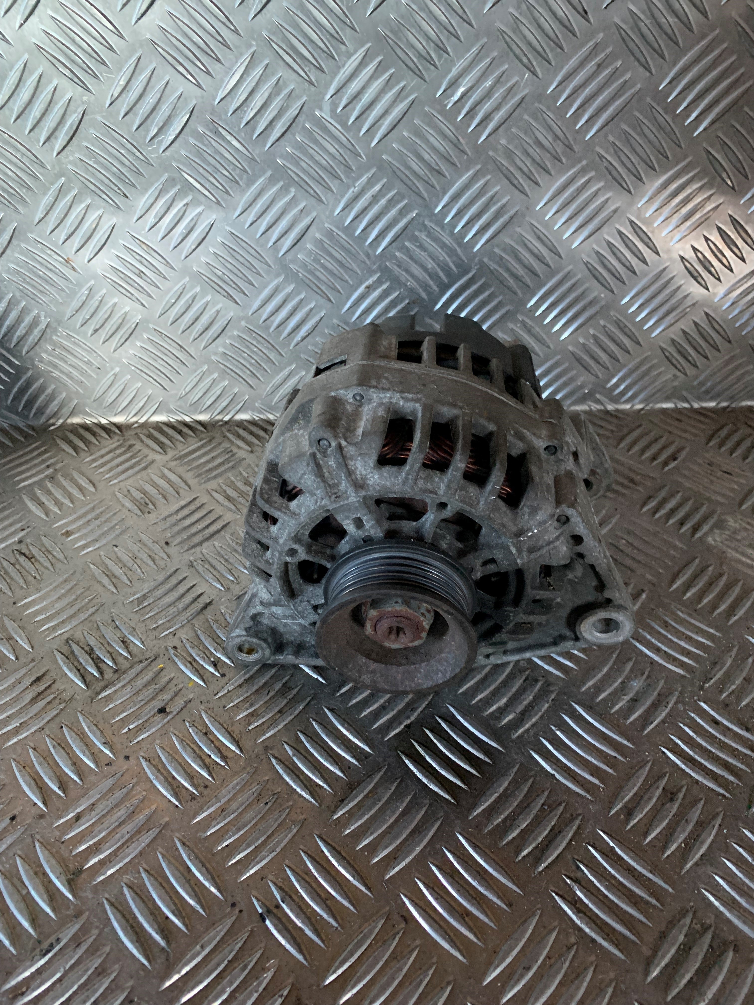 Skoda Octavia Generator Med OEM Nr. 028903018X Fra Skoda Ophugger