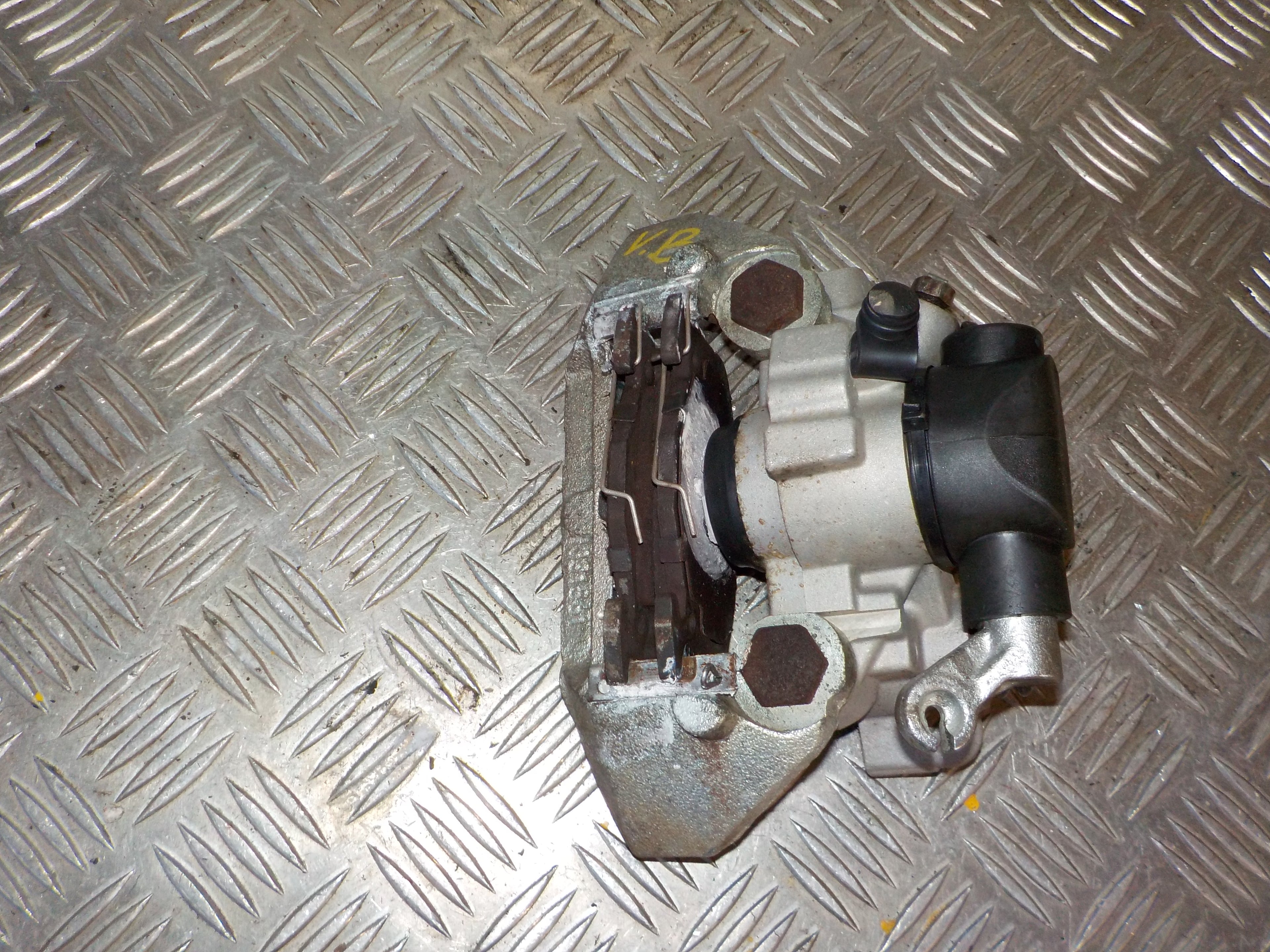 Peugeot 206 Bremsekaliber Vb Med OEM Nr. Ophugger Fra Peugeot Ophugger