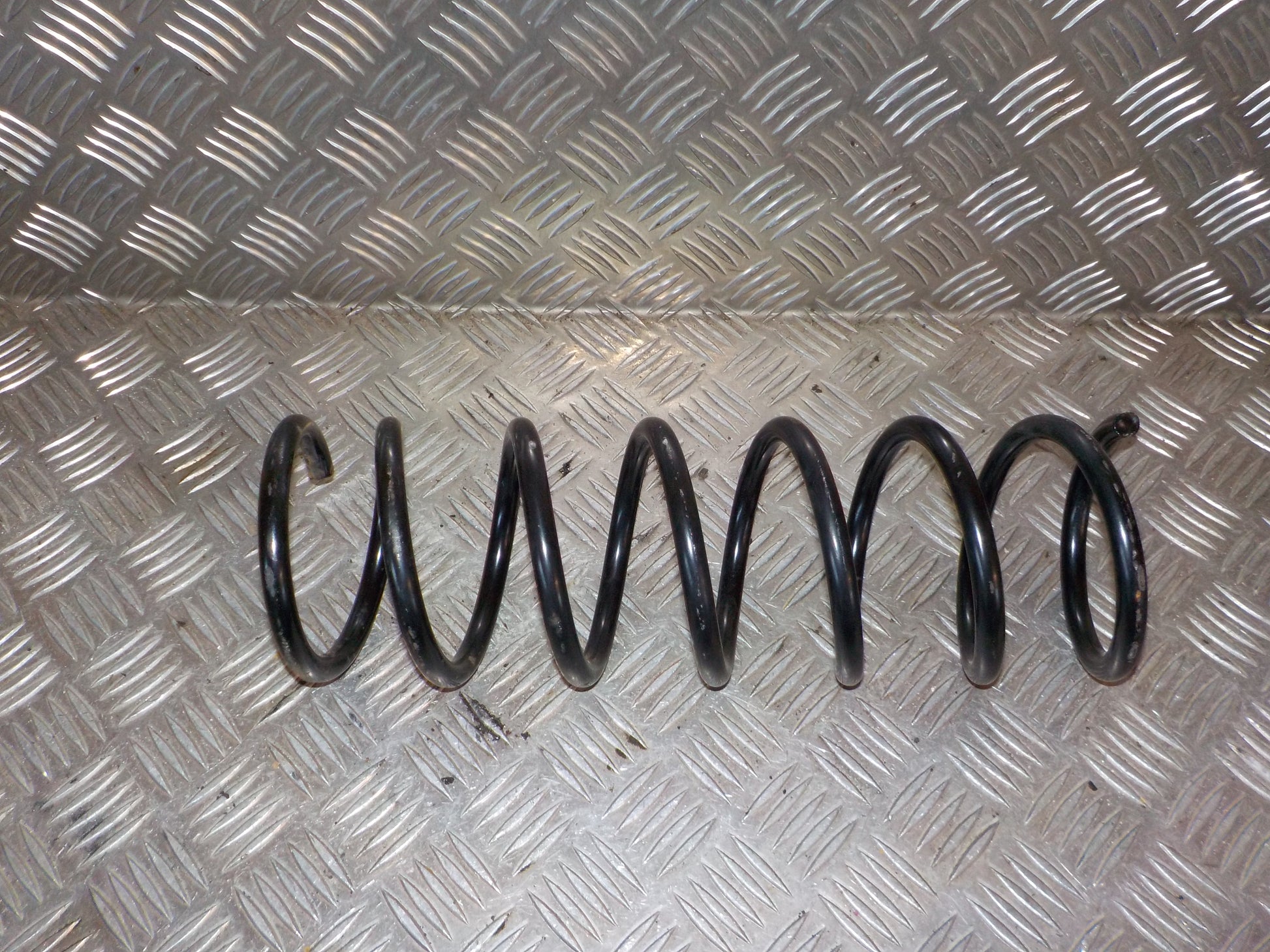 Mazda 3 BK Bagfjeder Spiral Med OEM Nr. BP4K28011B Fra Mazda Ophugger