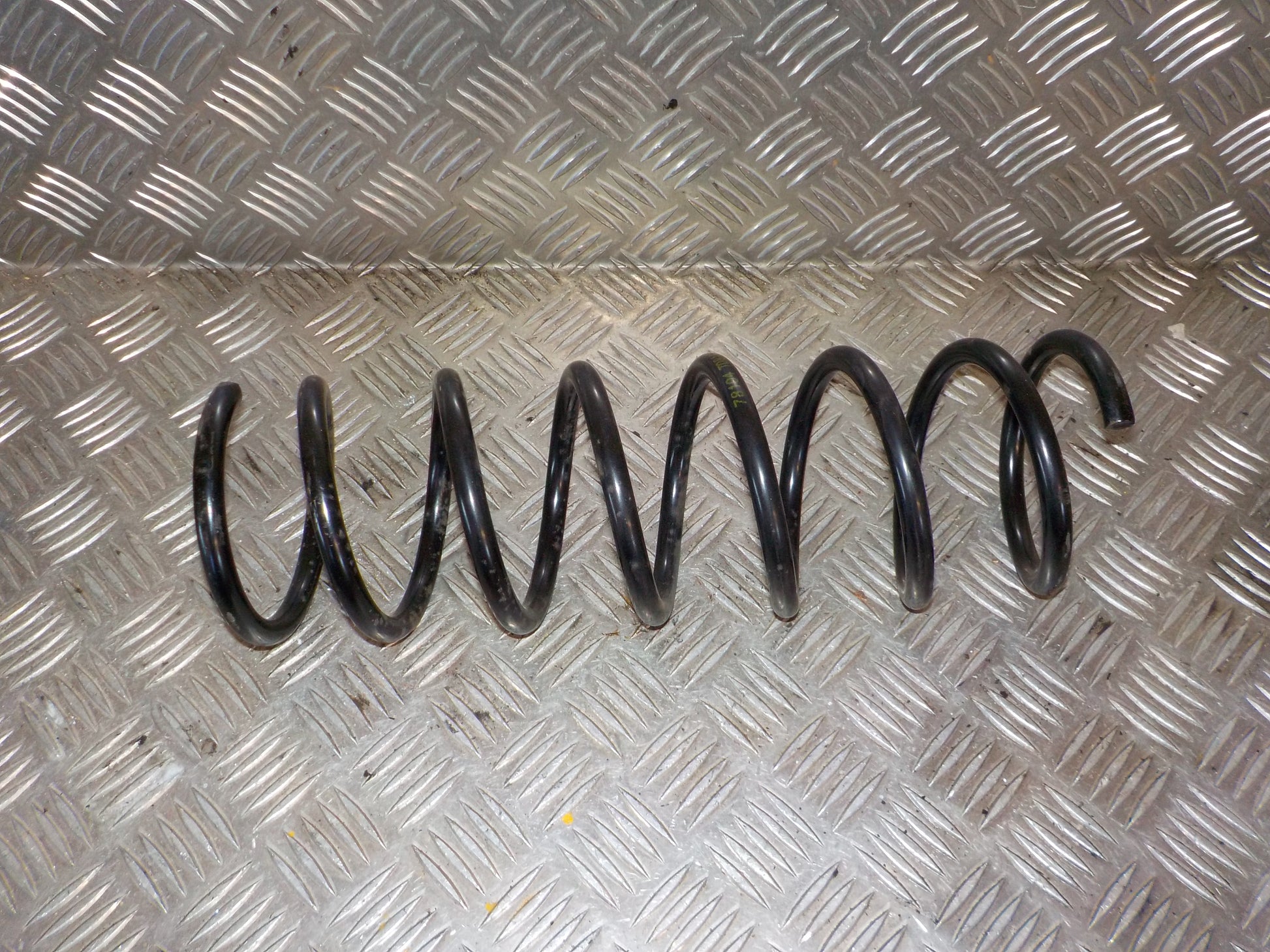 Mazda 3 BK Bagfjeder Spiral Med OEM Nr. BP4K28011B Fra Mazda Ophugger