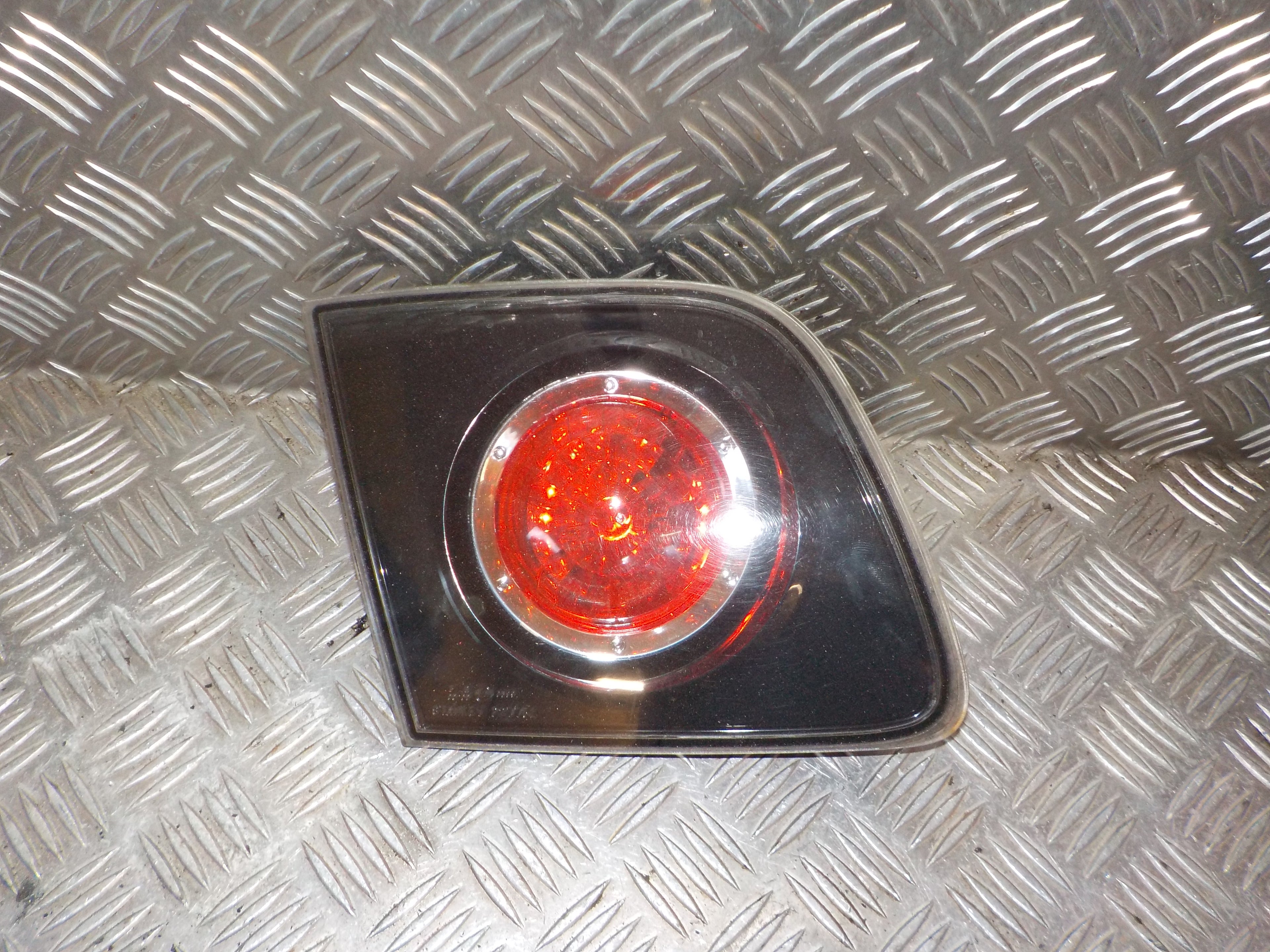 Mazda 3 Bk Baglygte Med OEM Nr. BN9B513G0C Fra Mazda Ophugger