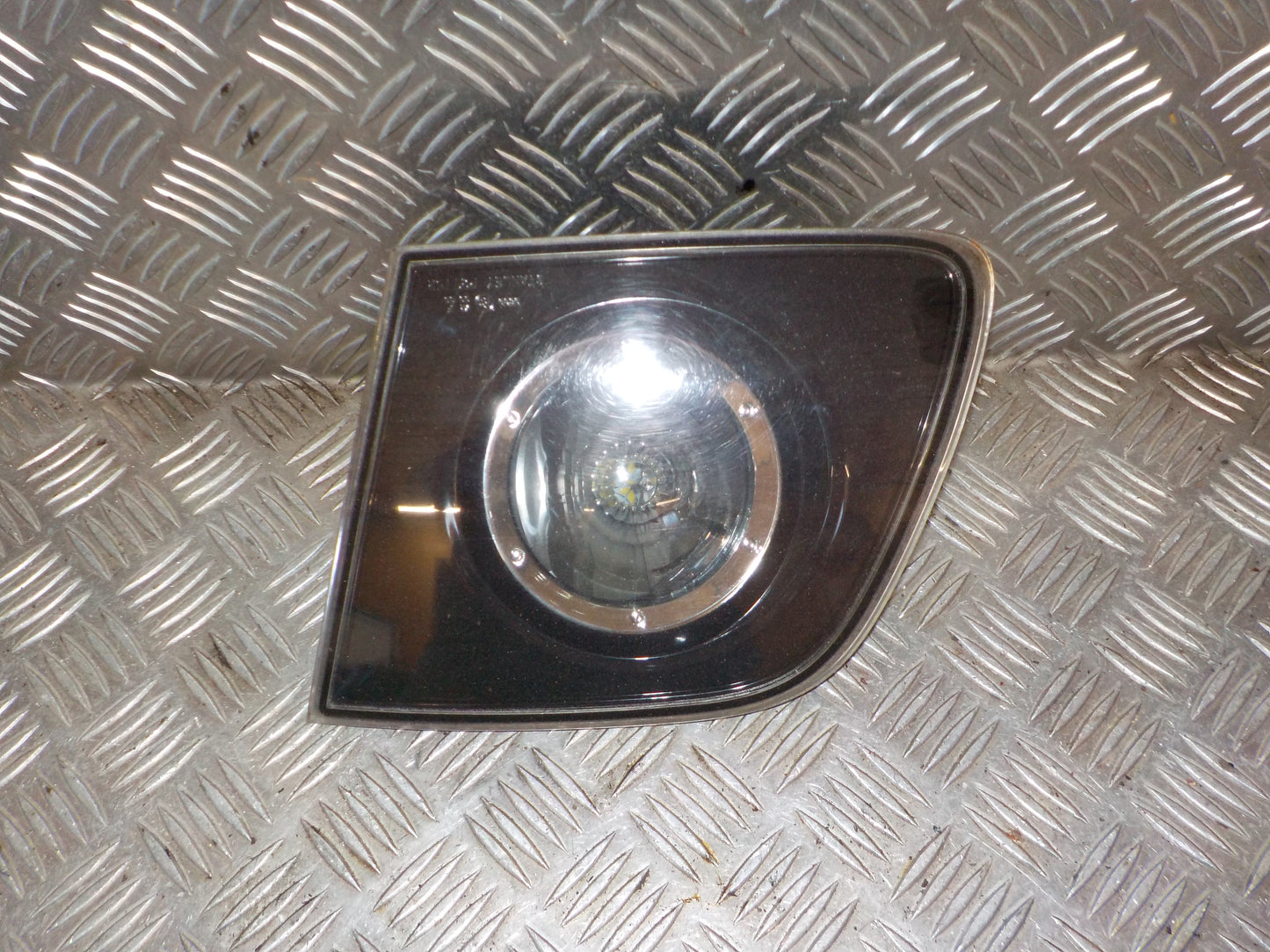 Mazda 3 BK Baglygte Med OEM Nr. BS4J513F0 Fra Mazda Ophugger