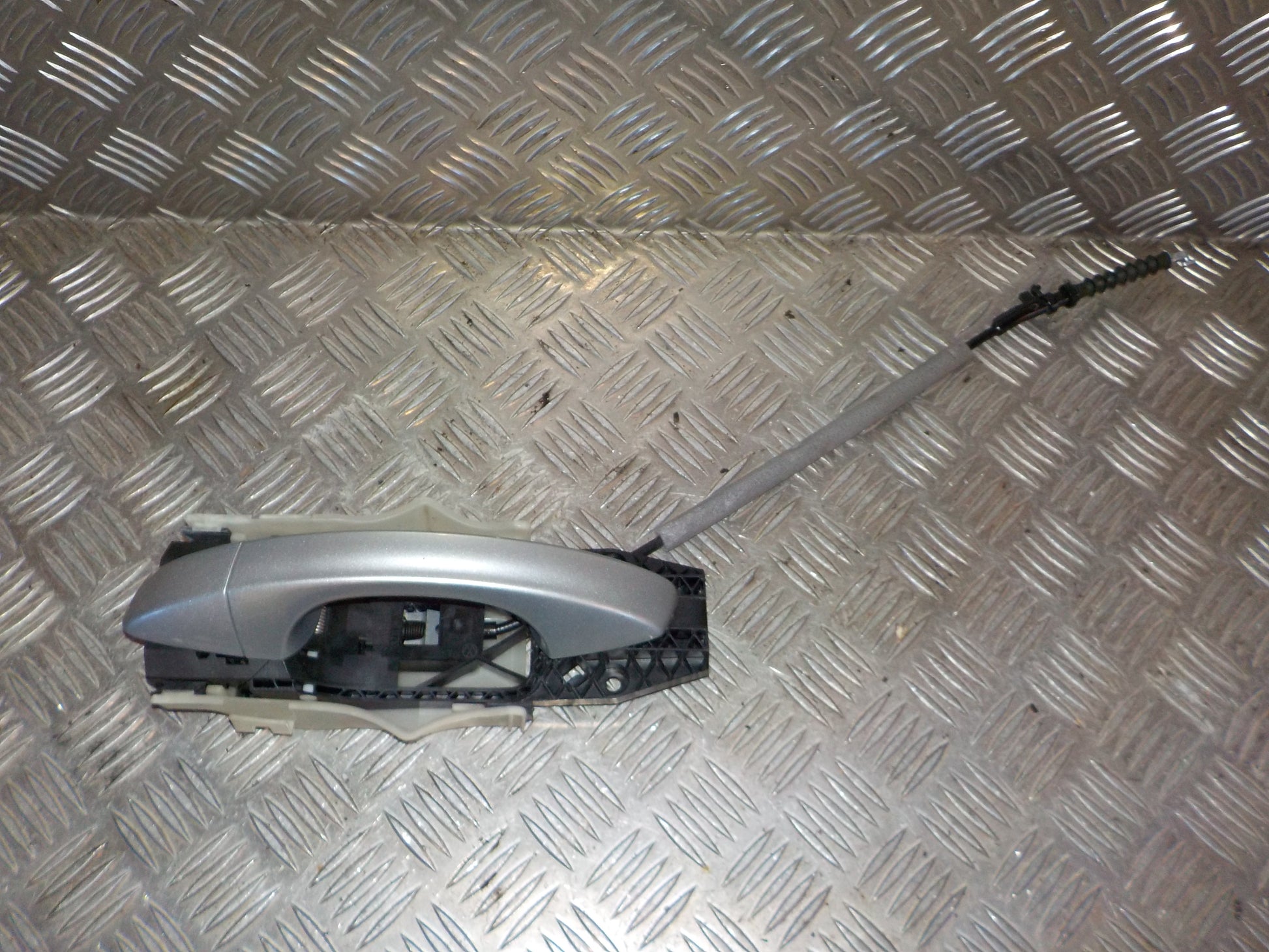 Skoda Fabia Håndtag Udvendig Med OEM Nr. 5N0839885H Fra Skoda Ophugger