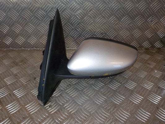 Skoda Fabia Sidespejl Med OEM Nr. 6V1857507D Fra Skoda Ophugger