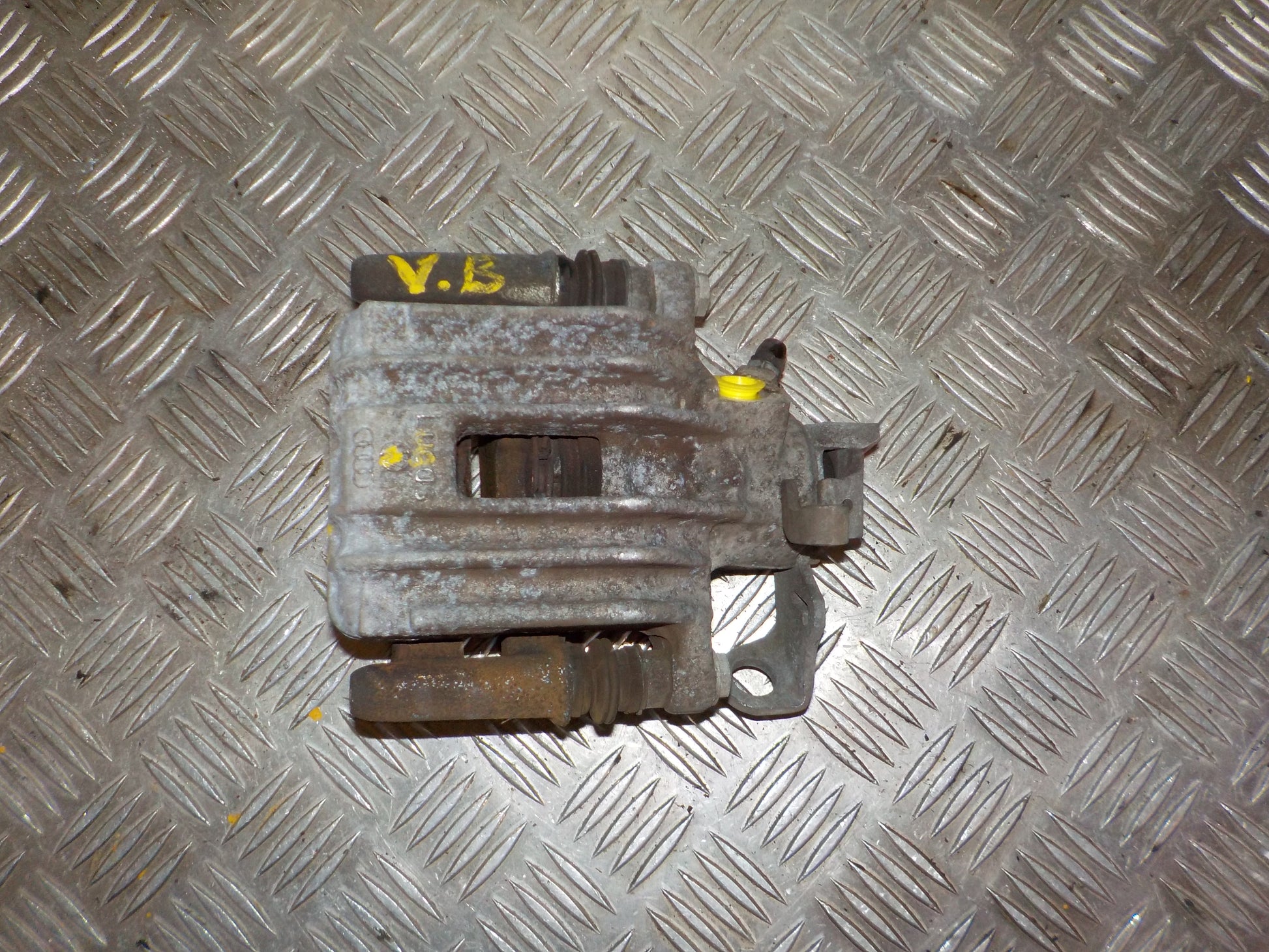 Skoda Fabia Bremsekaliber VB Med OEM Nr. 6R0615423 Fra Skoda Ophugger