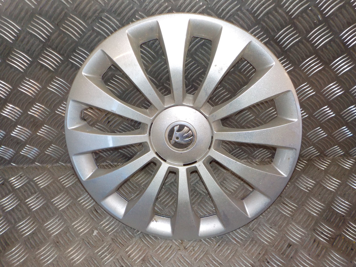 Skoda Fabia Navkapsel Med OEM Nr. 5JA601147C Fra Skoda Ophugger