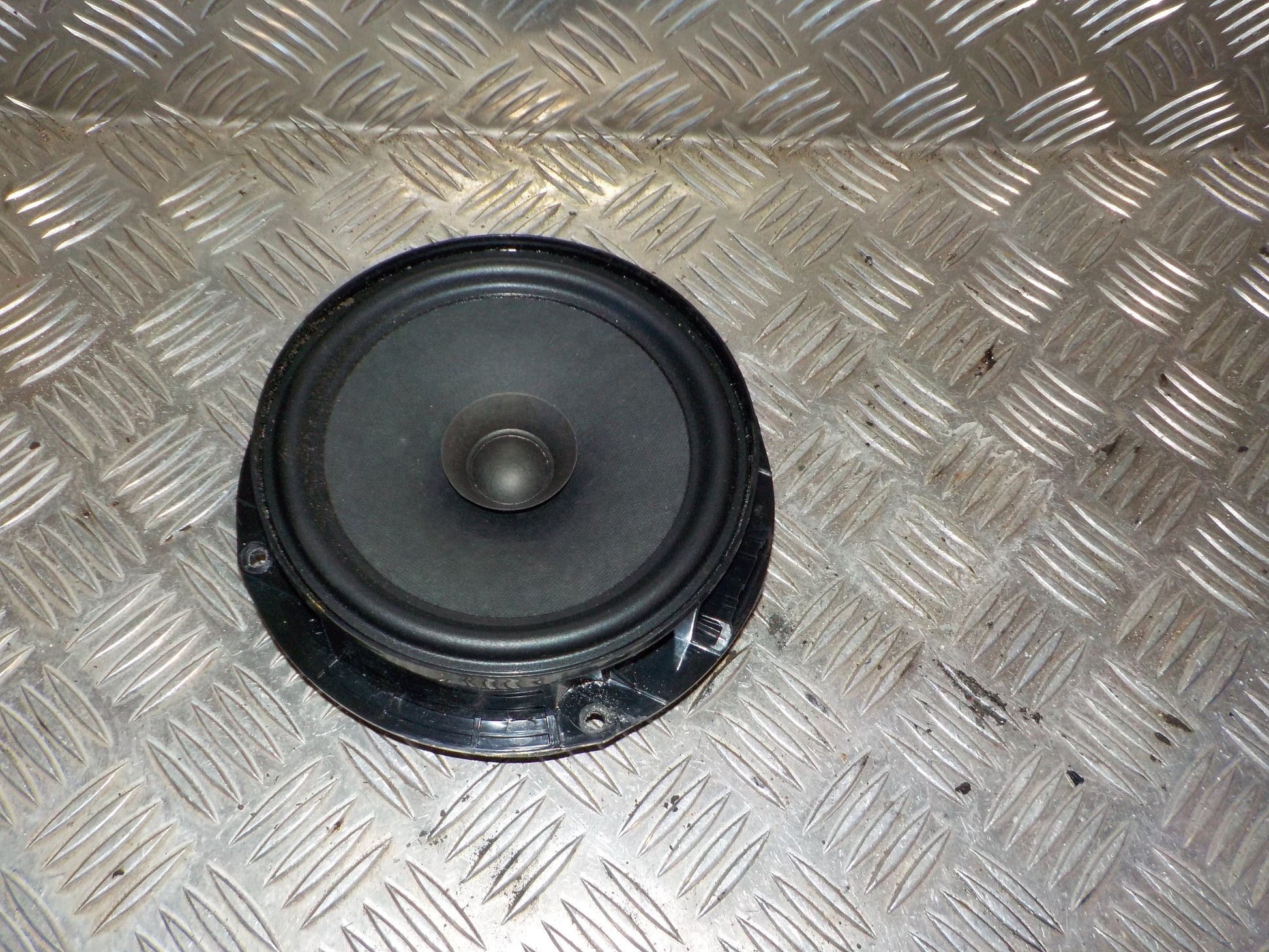 Skoda Fabia Højttaler Med OEM Nr. 5JA035411C Fra Skoda Ophugger