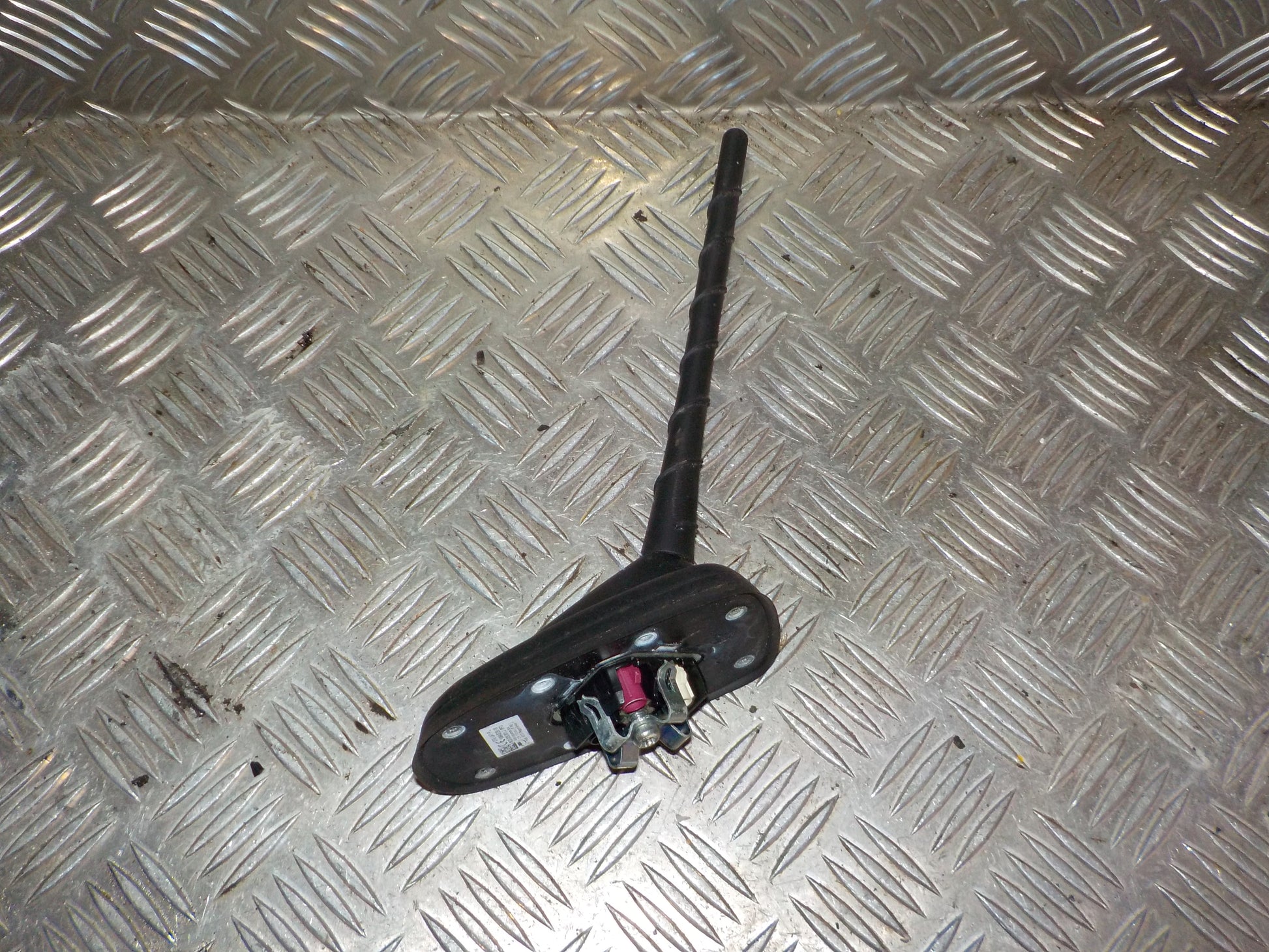 Skoda Fabia Antenne Med OEM Nr. 6C0035501J Fra Skoda Ophugger