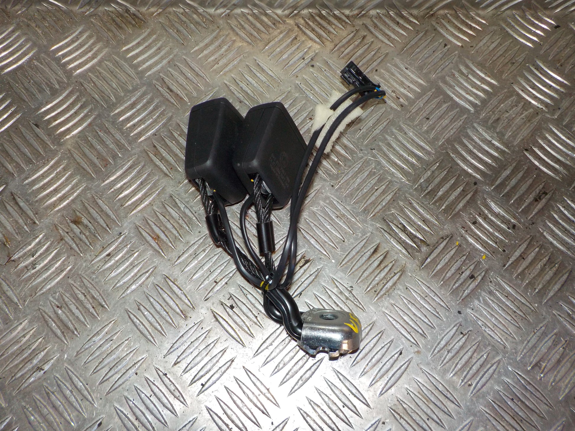 Skoda Fabia Seleholder (/-Lås) Med OEM Nr. 6V0857739F Fra Skoda Ophugger